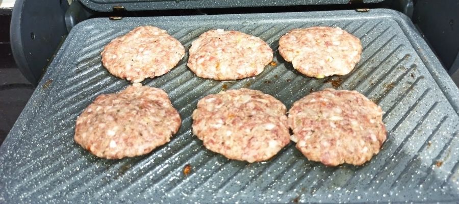 Tost Makinesinde Köfte Yapımı İçin Gerekli Malzemeler