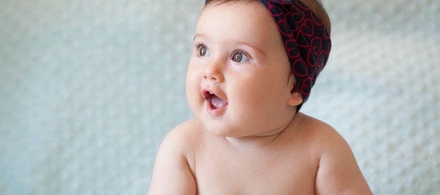 8 Aylık Bebek Gelişimi: Emekleme, Sürünme ve Ayakta Durma