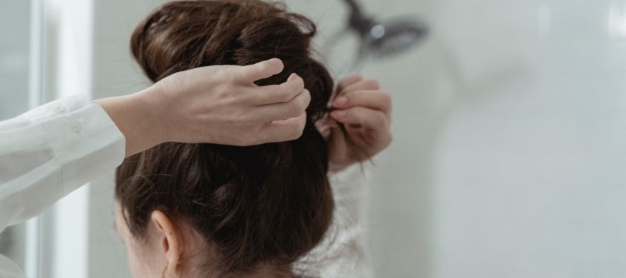 Yüz Şekline Göre Tepeden Topuz Modelleri