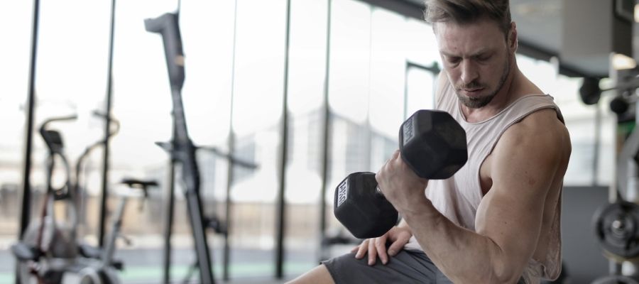 Biceps Antrenmanında Yaygın Yapılan Hatalar ve Önlemler