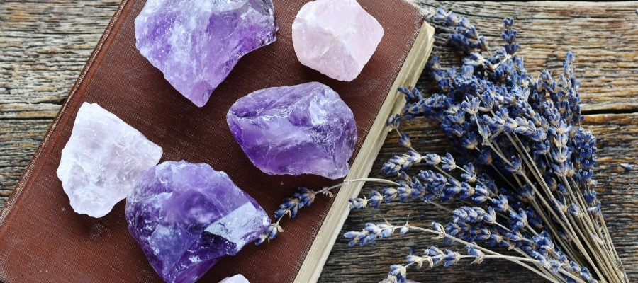 Mor Kuvars Taşının Bakımı ve Temizliği Nasıl Yapılır?