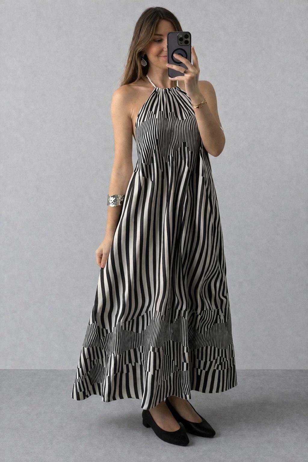 Siyah Beyaz Çizgili Geometrik Desenli Halter Yaka Maxi Elbise
