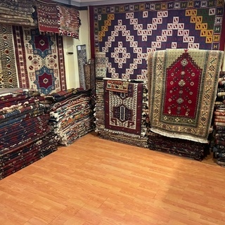 Antika Eşyalar Ve El Dokuma Halıları
