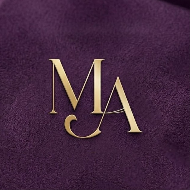 M O R E  &  A U R A