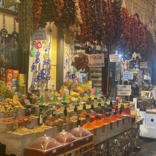 Üçler Ticaret Aktariye logo