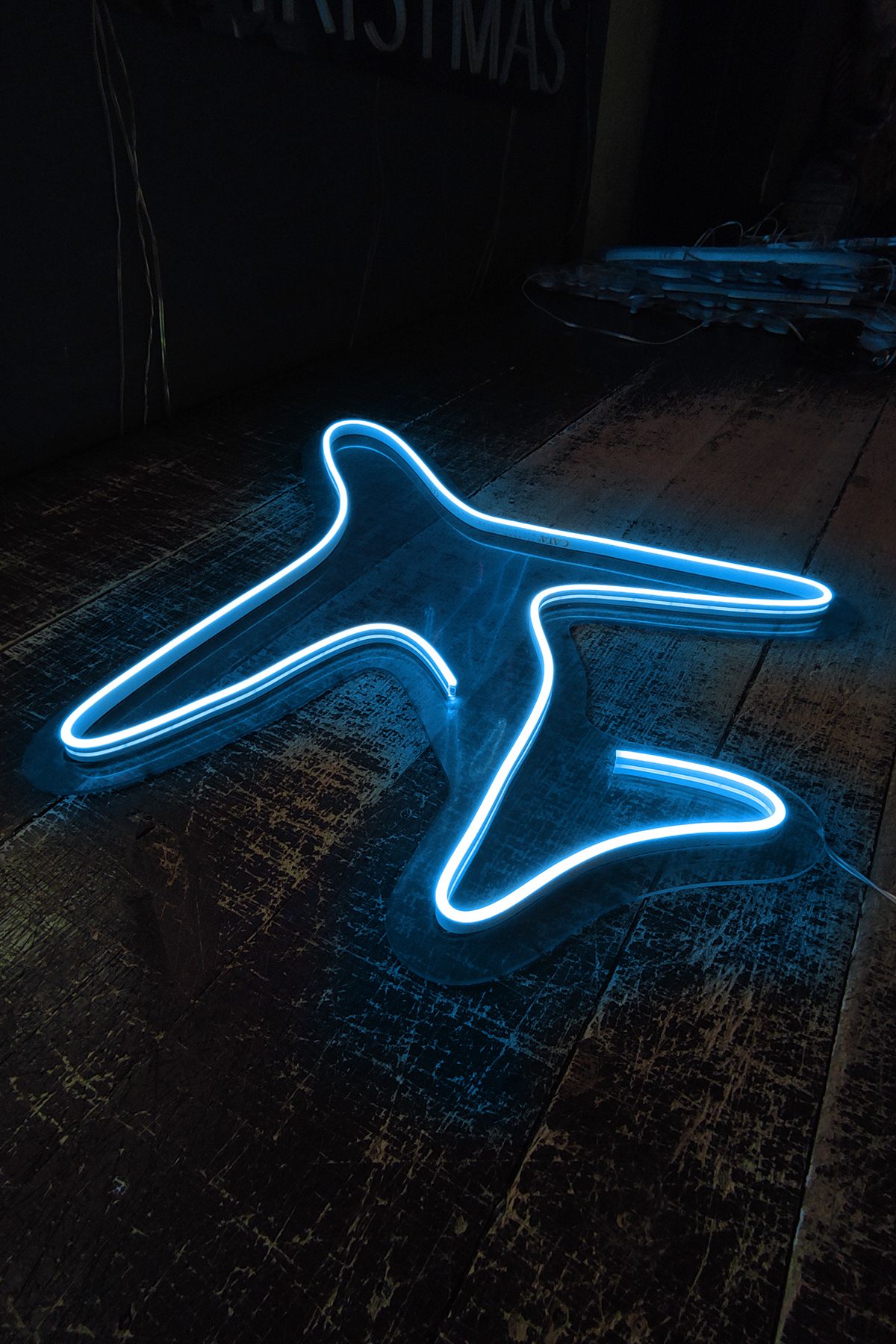 Işıklı Uçak: Neon LED Tabela Duvar Dekorasyon Ürünü 