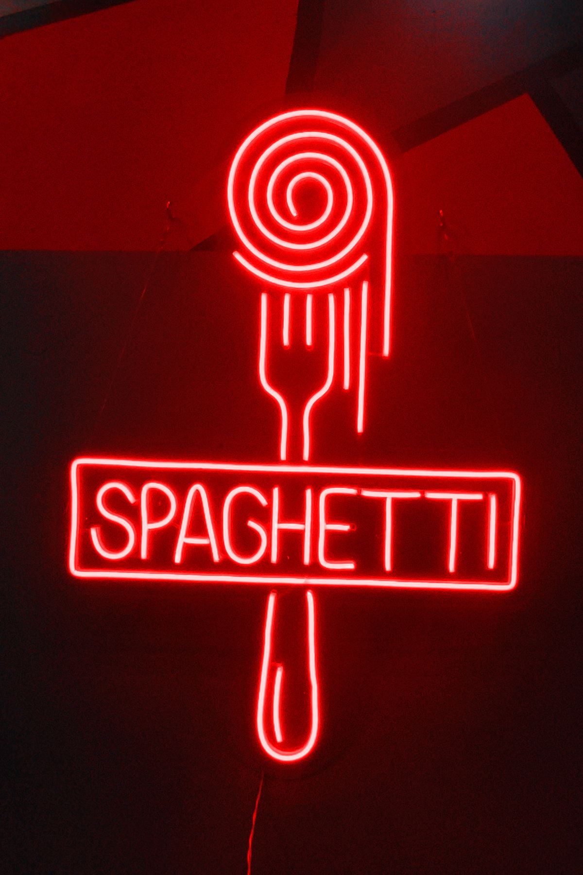 Işıklı Spaghetti Makarna: Neon LED Tabela Duvar Dekorasyon Ürünü 