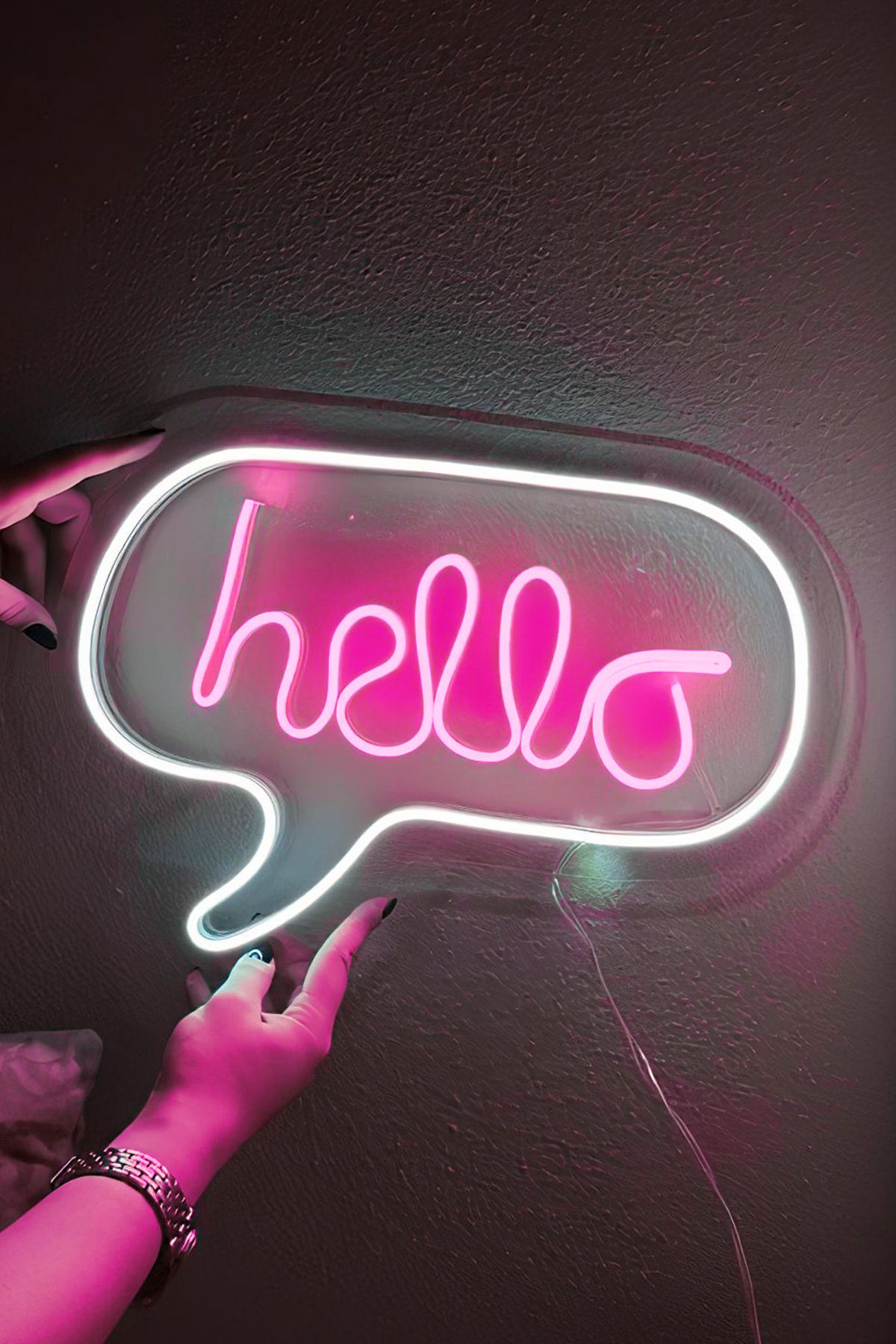 Işıklı Hello: Neon LED Tabela Duvar Dekorasyon Ürünü 