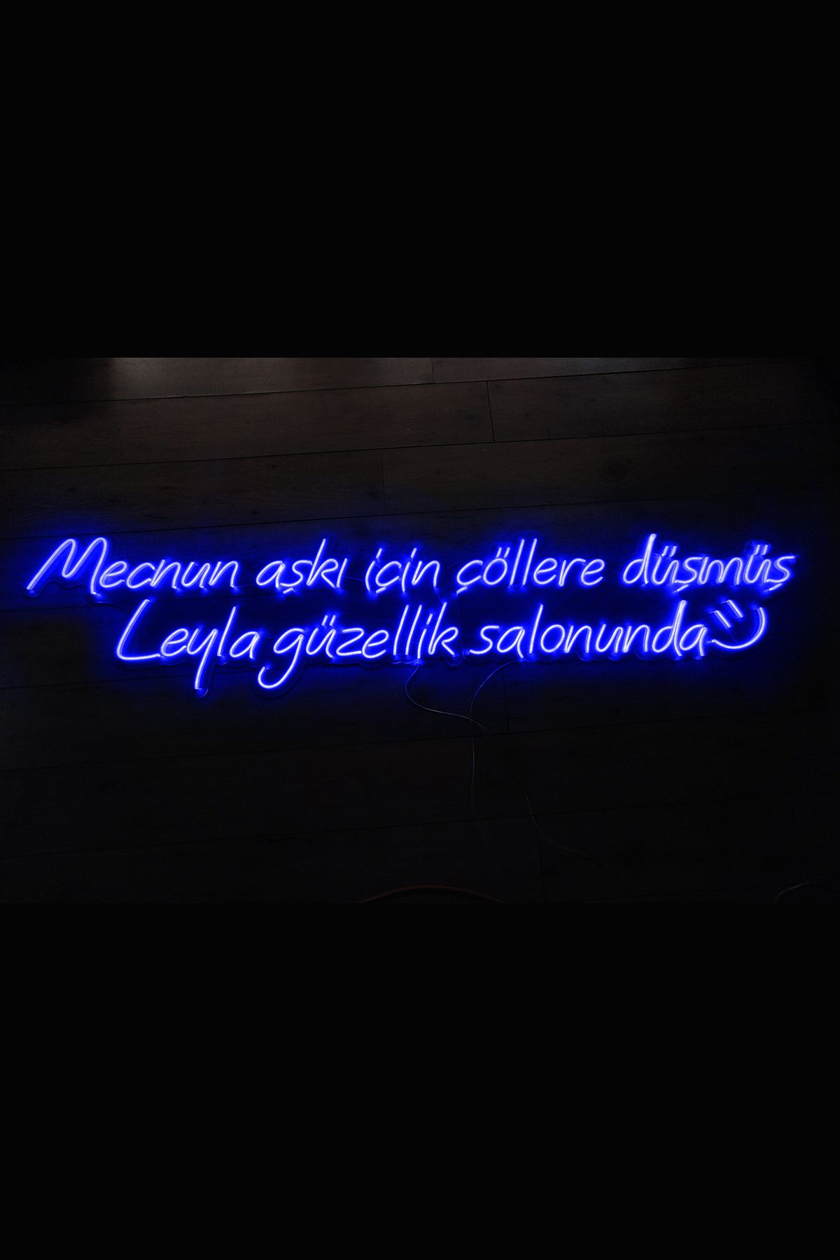 Işıklı Mecnun Aşkı İçin Çöllere Düşmüş Leyla: Neon LED Tabela Duvar Dekorasyon Ürünü 