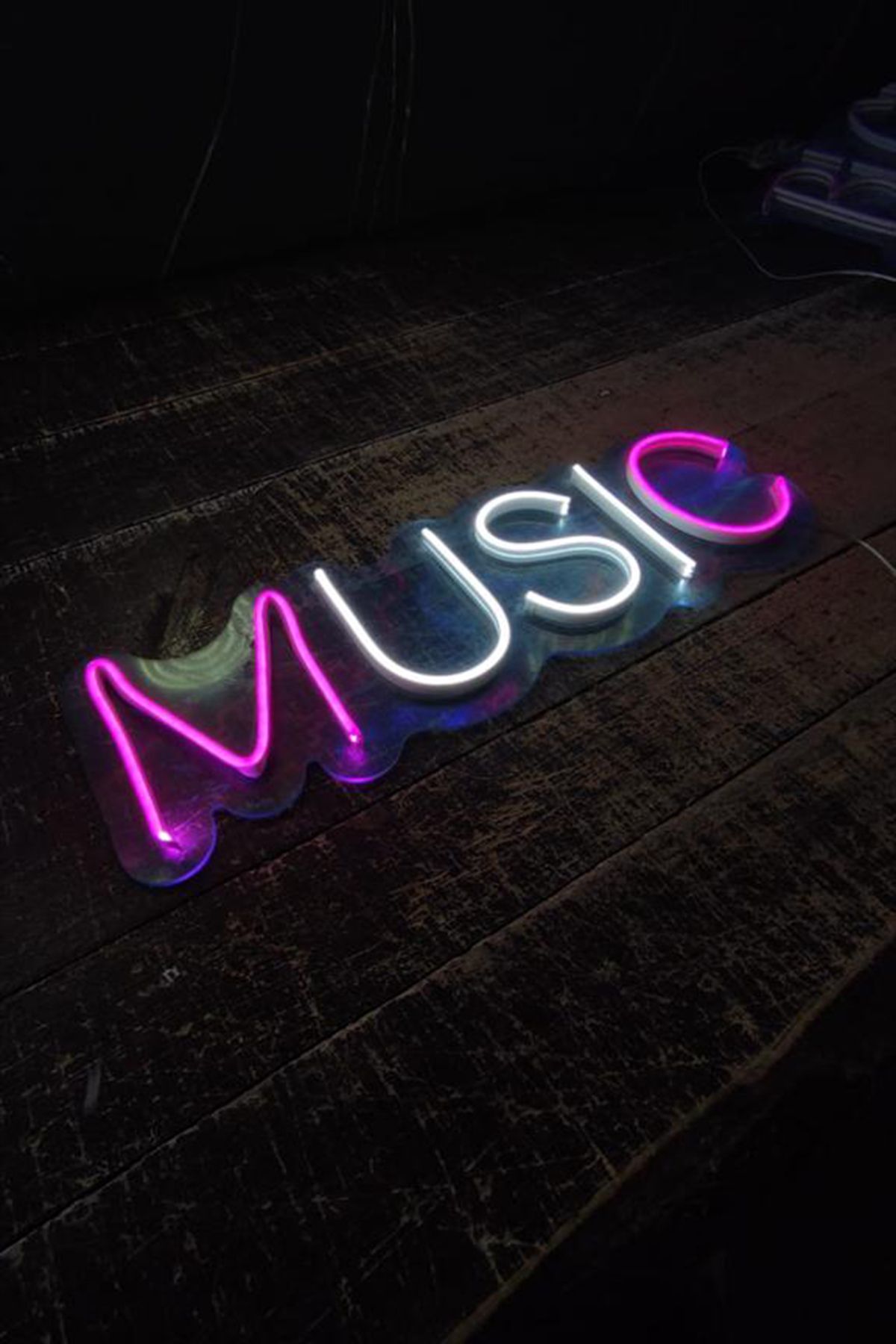Işıklı Music: Neon LED Tabela Duvar Dekorasyon Ürünü 