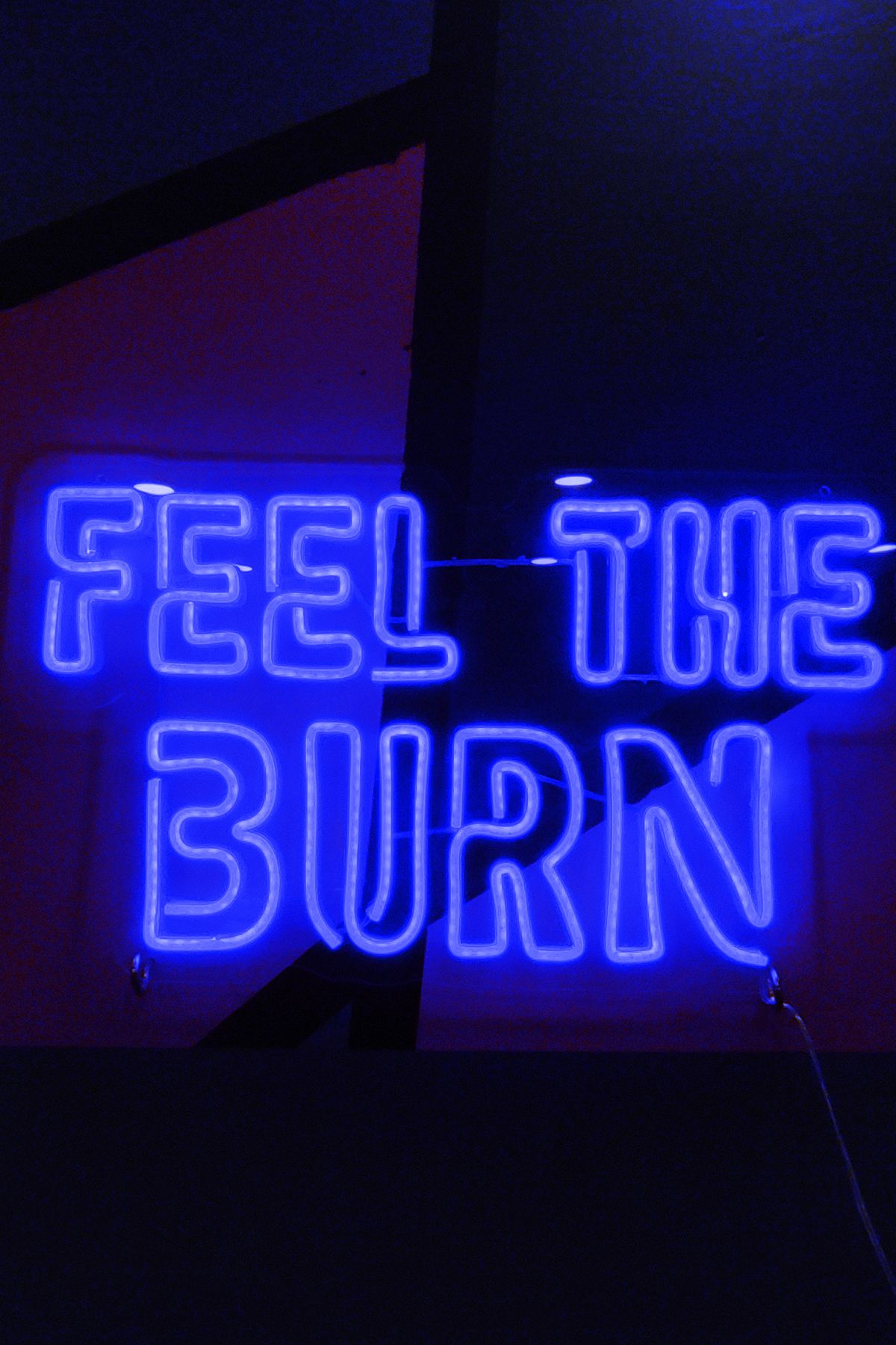 Işıklı Feel The Burn: Neon LED Tabela Duvar Dekorasyon Ürünü