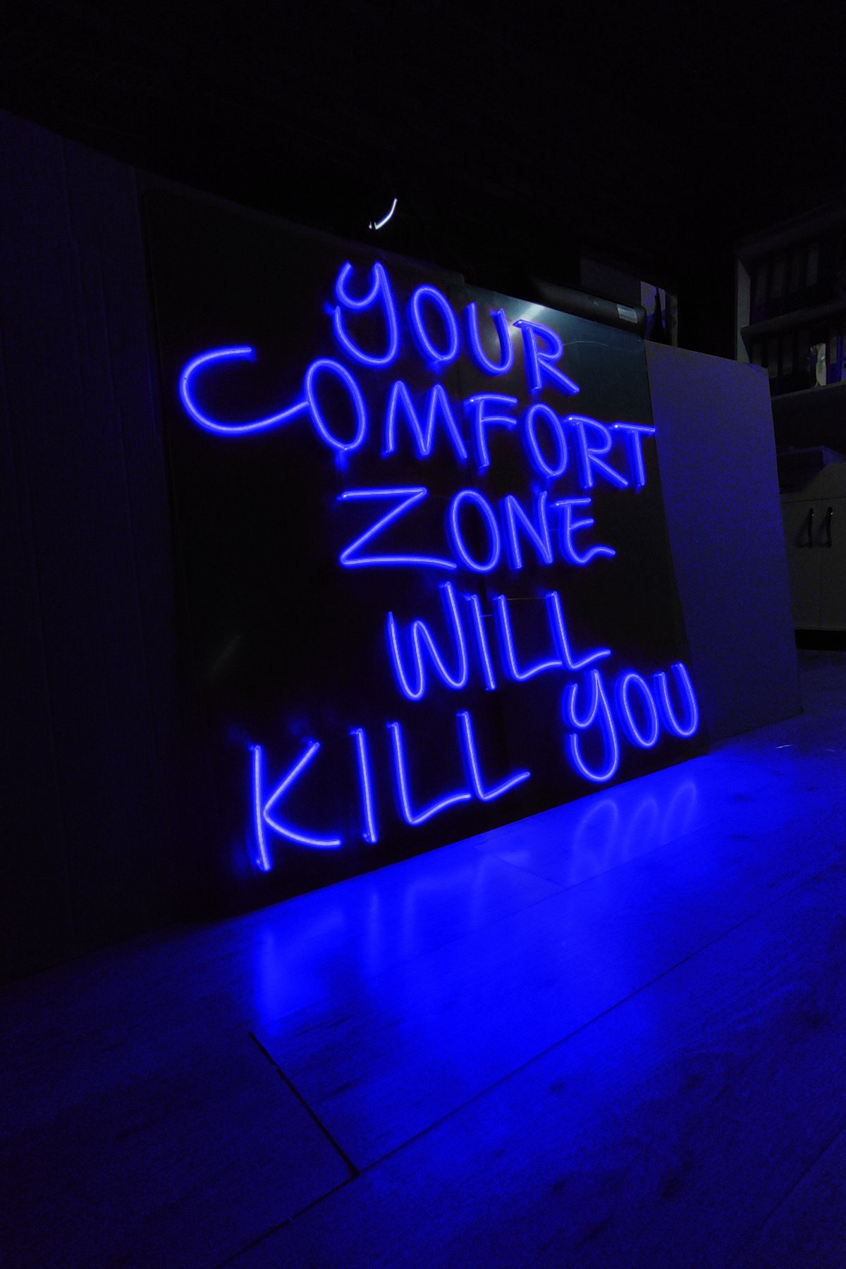 Işıklı Your Comfort Zone Will Kill You: Neon LED Tabela Duvar Dekorasyon Ürünü