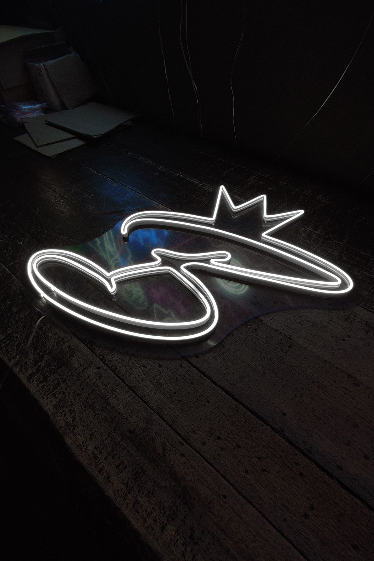 Işıklı Taçlı Harf: Neon LED Tabela Duvar Dekorasyon Ürünü 