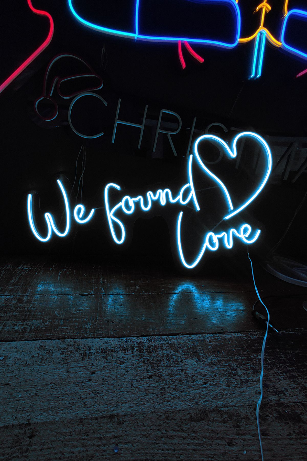 Işıklı We Found Love V2: Neon LED Tabela Duvar Dekorasyon Ürünü 