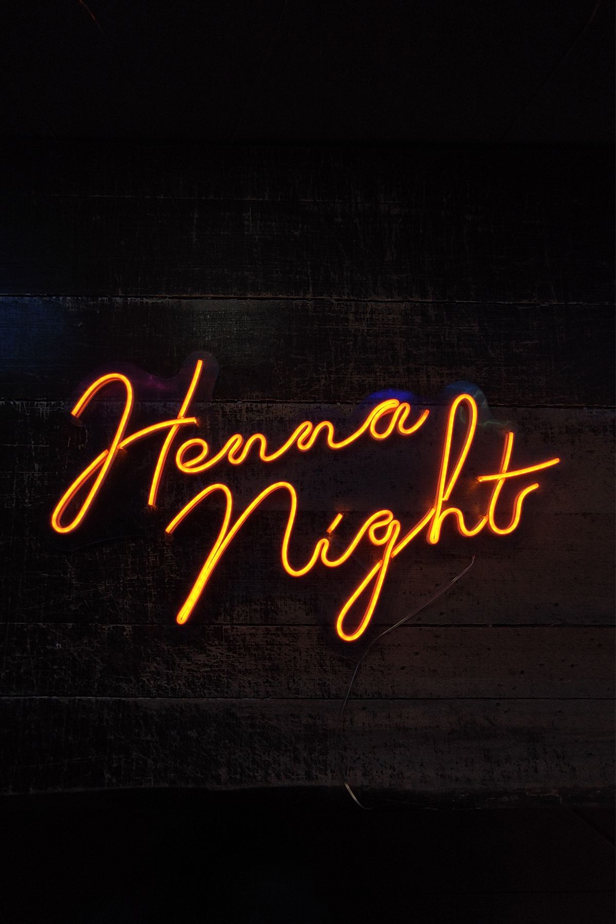 Işıklı Henna Night: Neon LED Tabela Duvar Dekorasyon Ürünü 