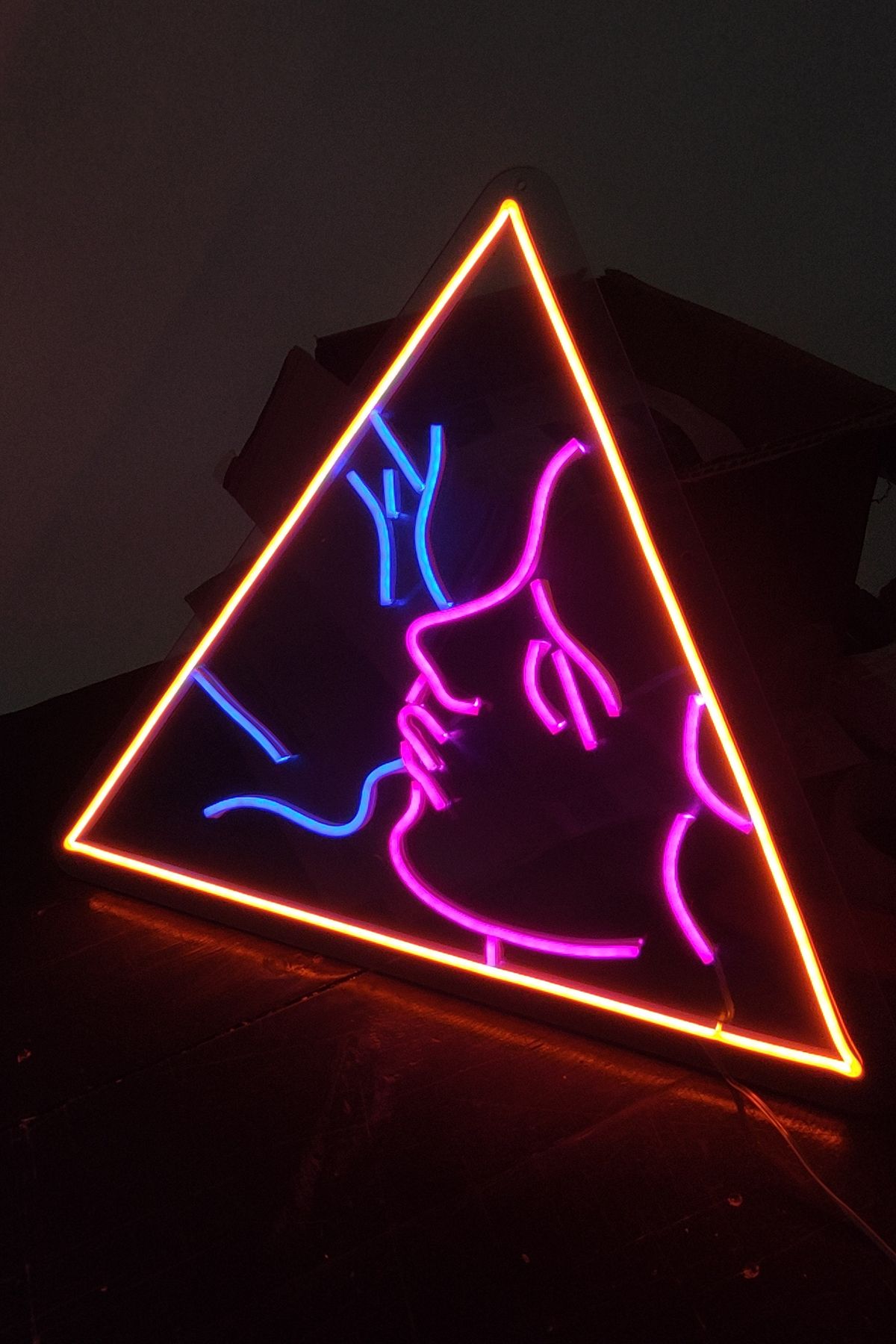 Işıklı Man-Woman: Neon LED Tabela Duvar Dekorasyon Ürünü 