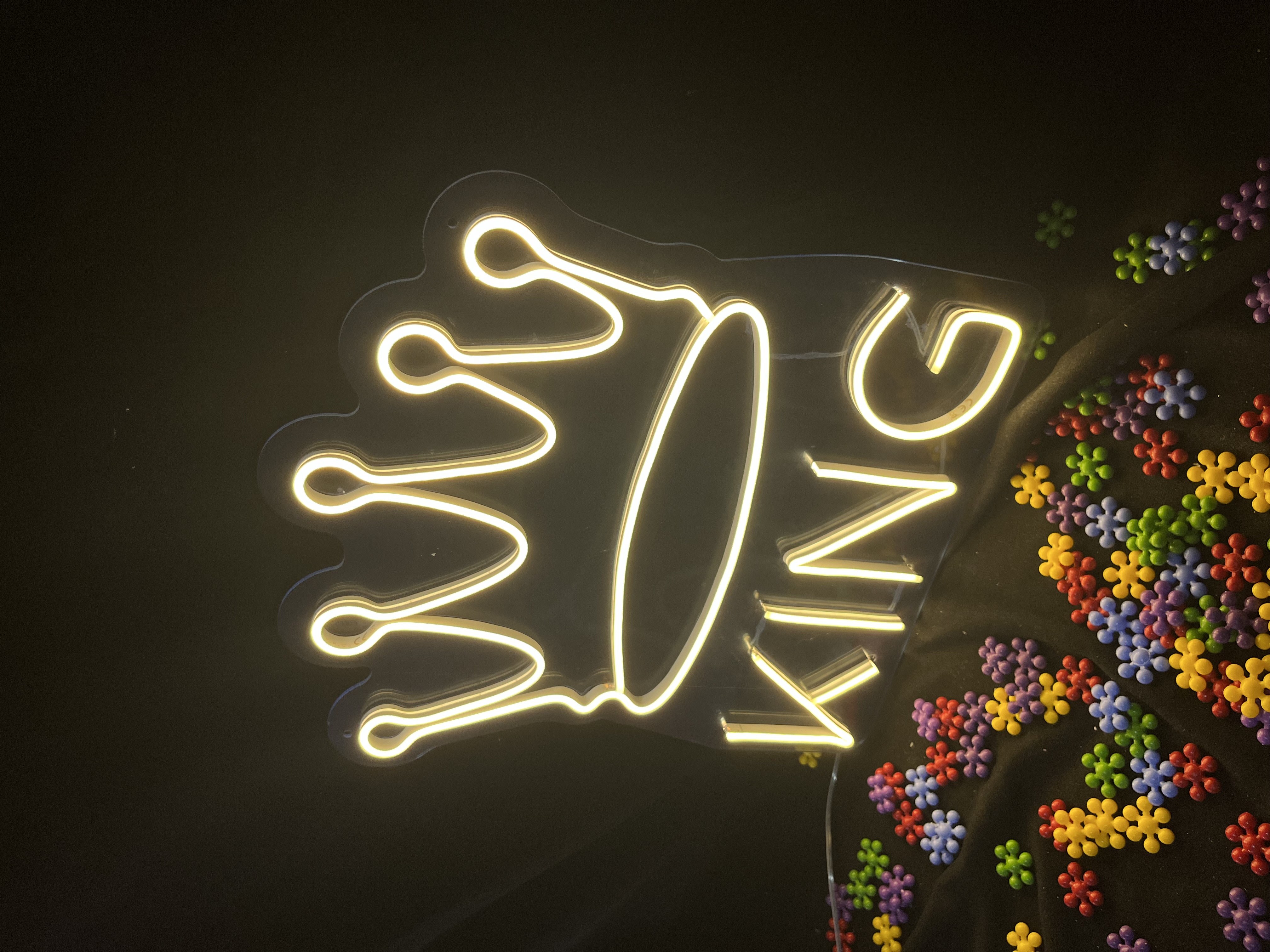 Kral Tacı ve King - Dekoratif Duvar Aydınlatması Neon Led Yazı Kişisel Odası 40x44 cm