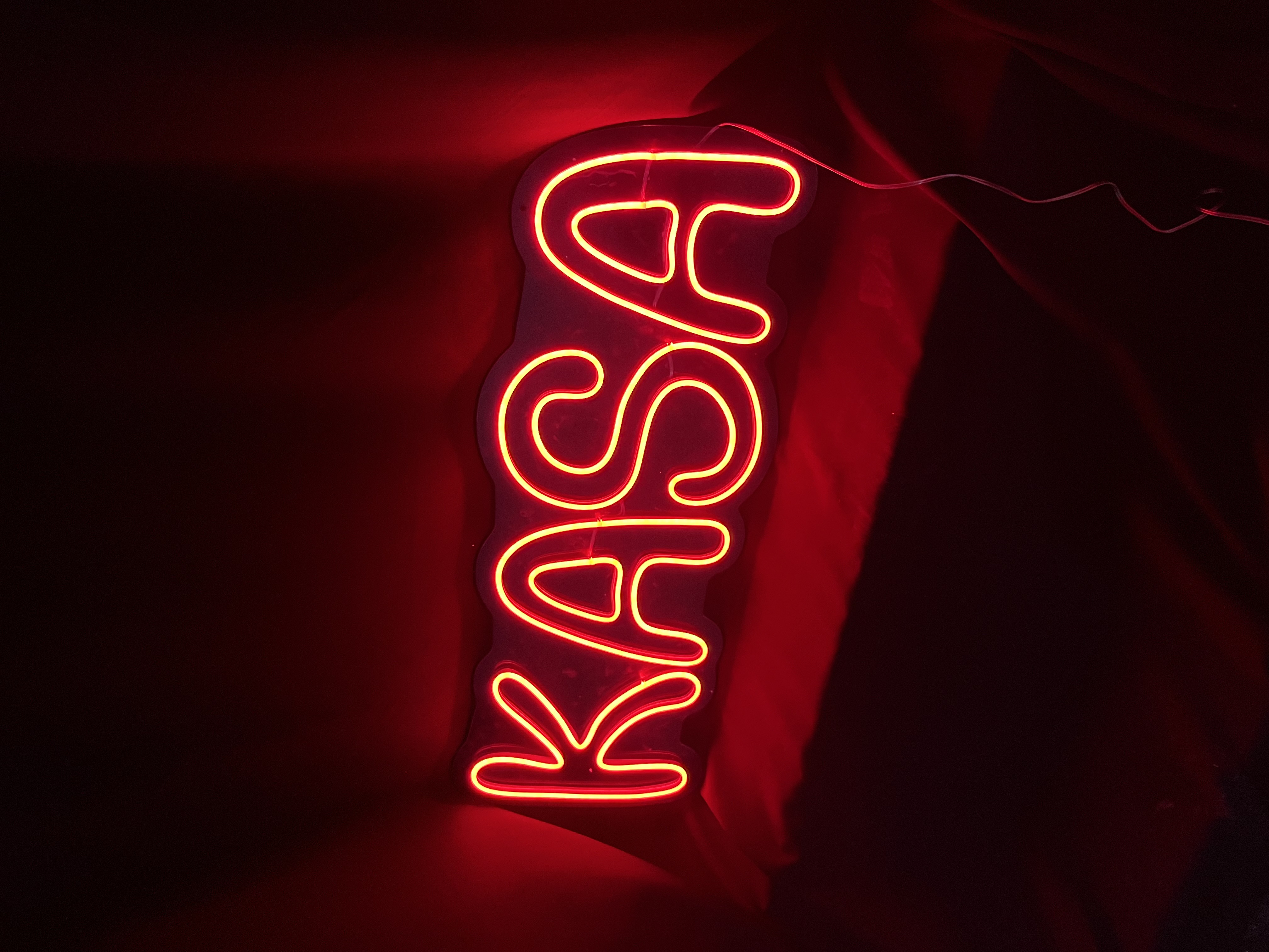 Kasa V4 - Dekoratif Duvar Aydınlatması Neon Led Yazı Cafe Restoran 70x29 cm