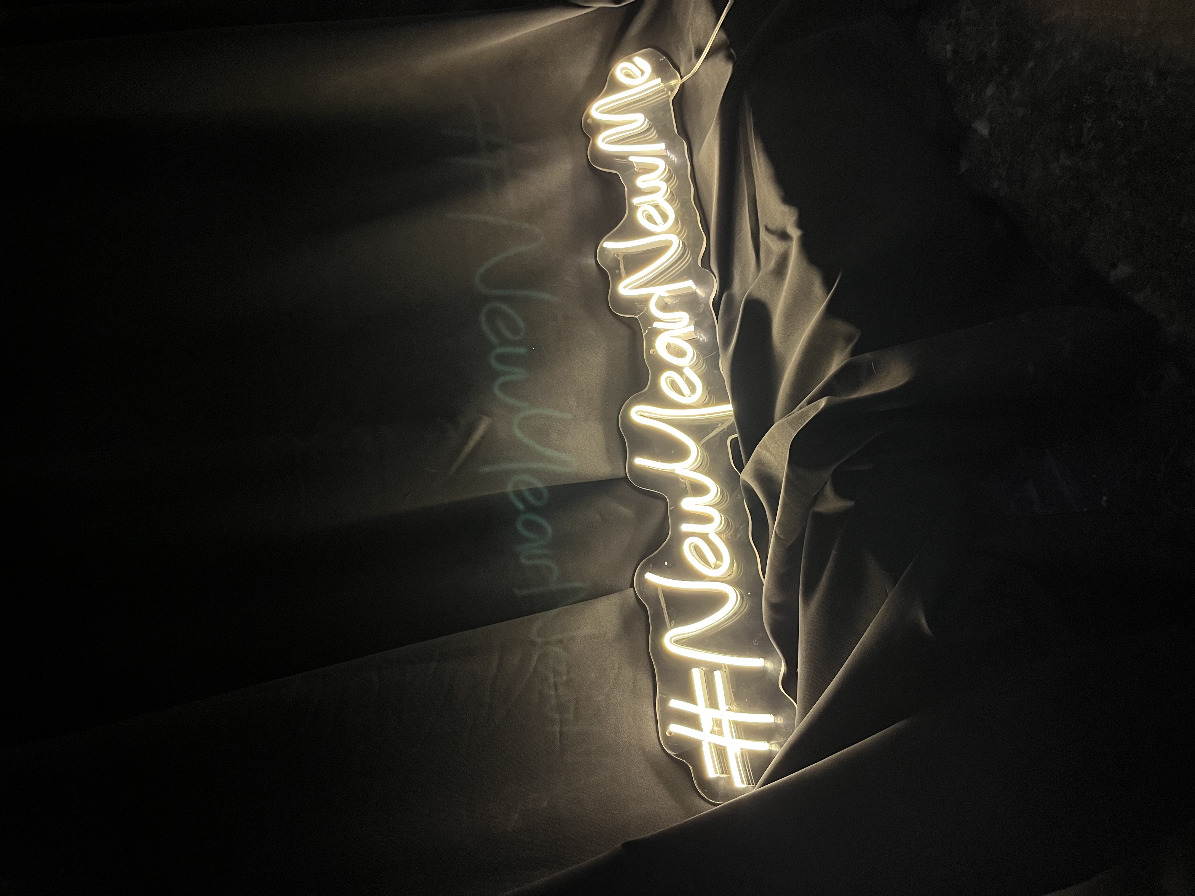 New Year New Me - Dekoratif Duvar Aydınlatması Neon Led Yazı Kişisel Odası 80x15 cm