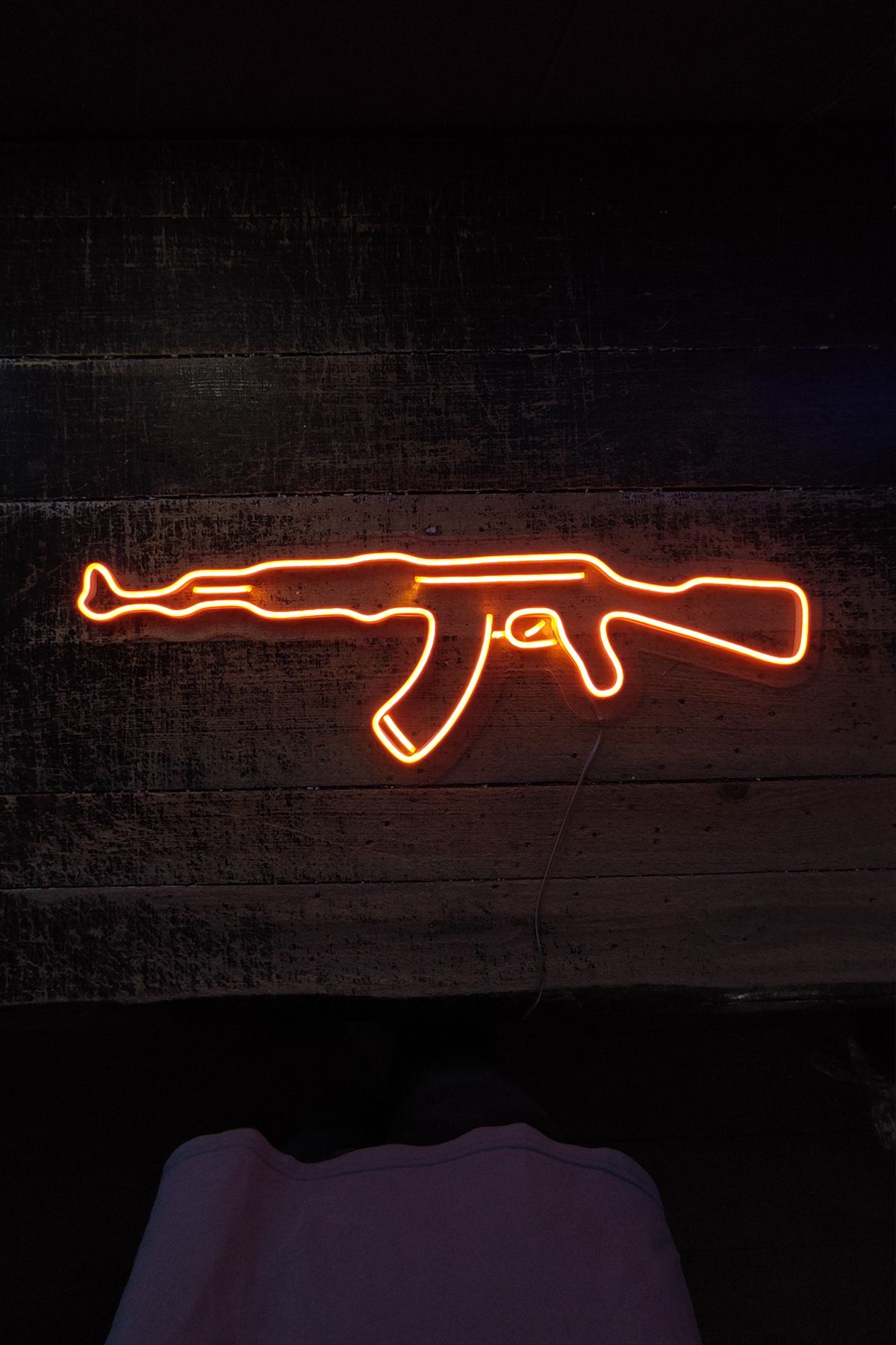 Işıklı AK-47: Neon LED Tabela Duvar Dekorasyon Ürünü 