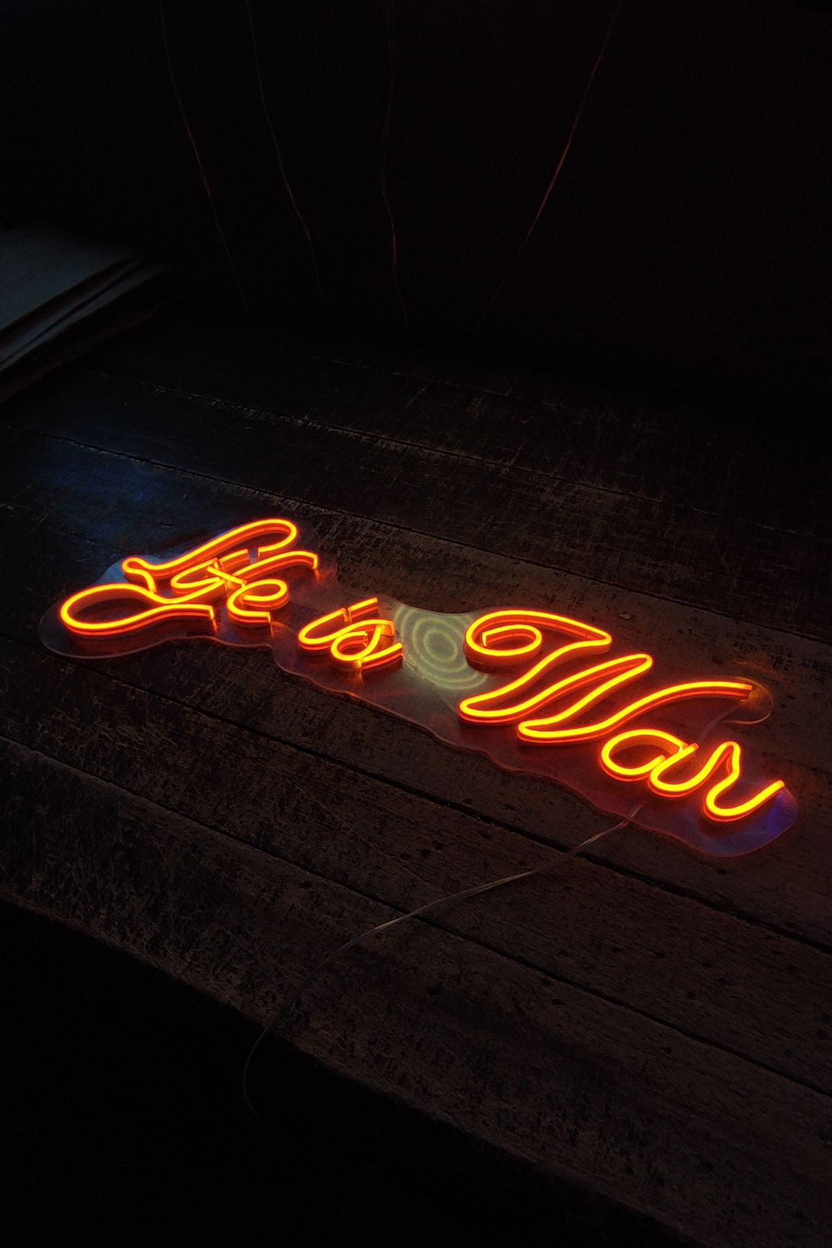 Işıklı Life Is War: Neon LED Tabela Duvar Dekorasyon Ürünü 