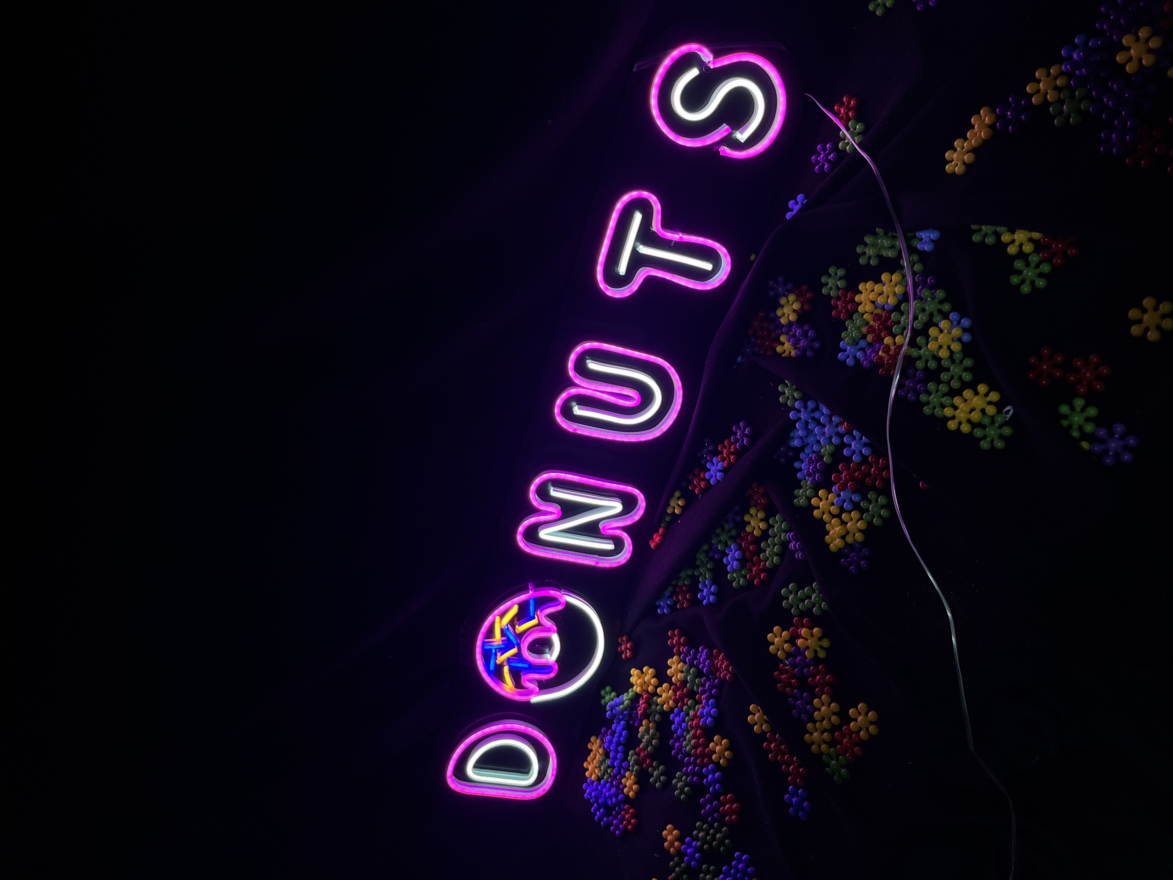 Donuts V2 - Dekoratif Duvar Aydınlatması Neon Led Yazı Cafe Restoran Pastane 90x19 cm