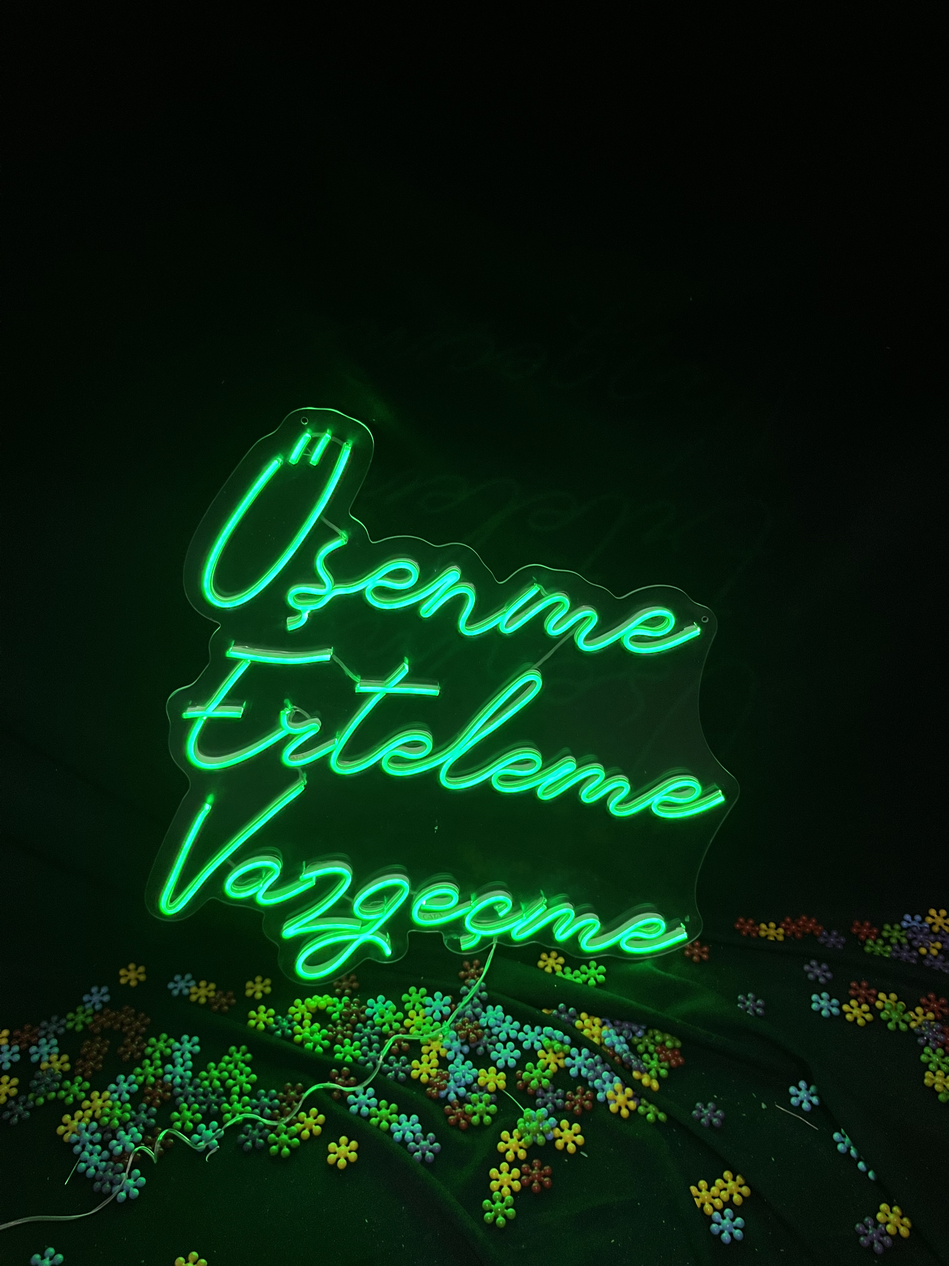 Üşenme Erteleme Vazgeçme - Dekoratif Duvar Aydınlatması Neon Led Yazı Motivasyon 57x60 cm