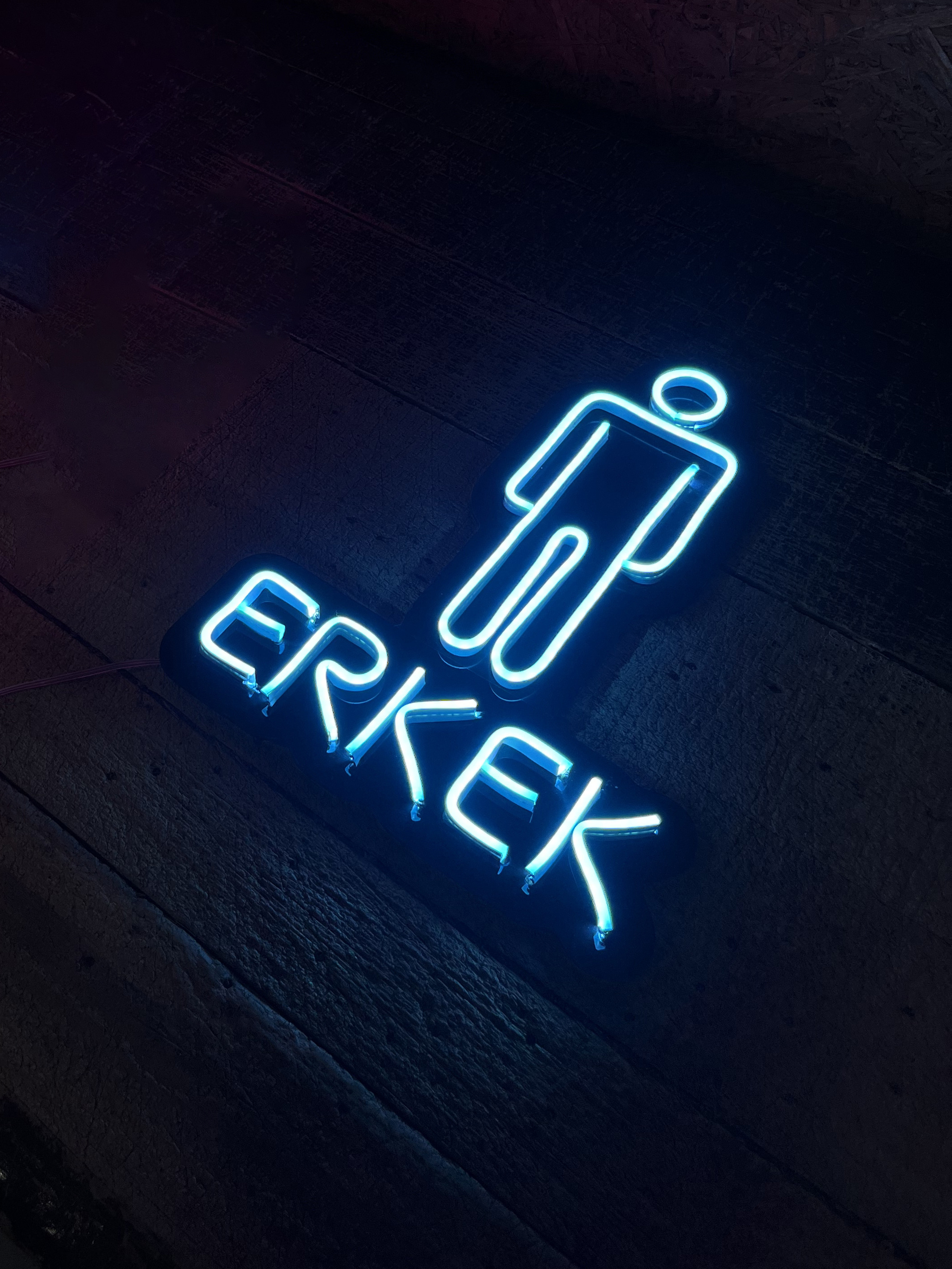 WC Erkek Tabelası v4 - Dekoratif Duvar Aydınlatması Neon Led Yazı Bar Cafe Restoran 30x40 cm