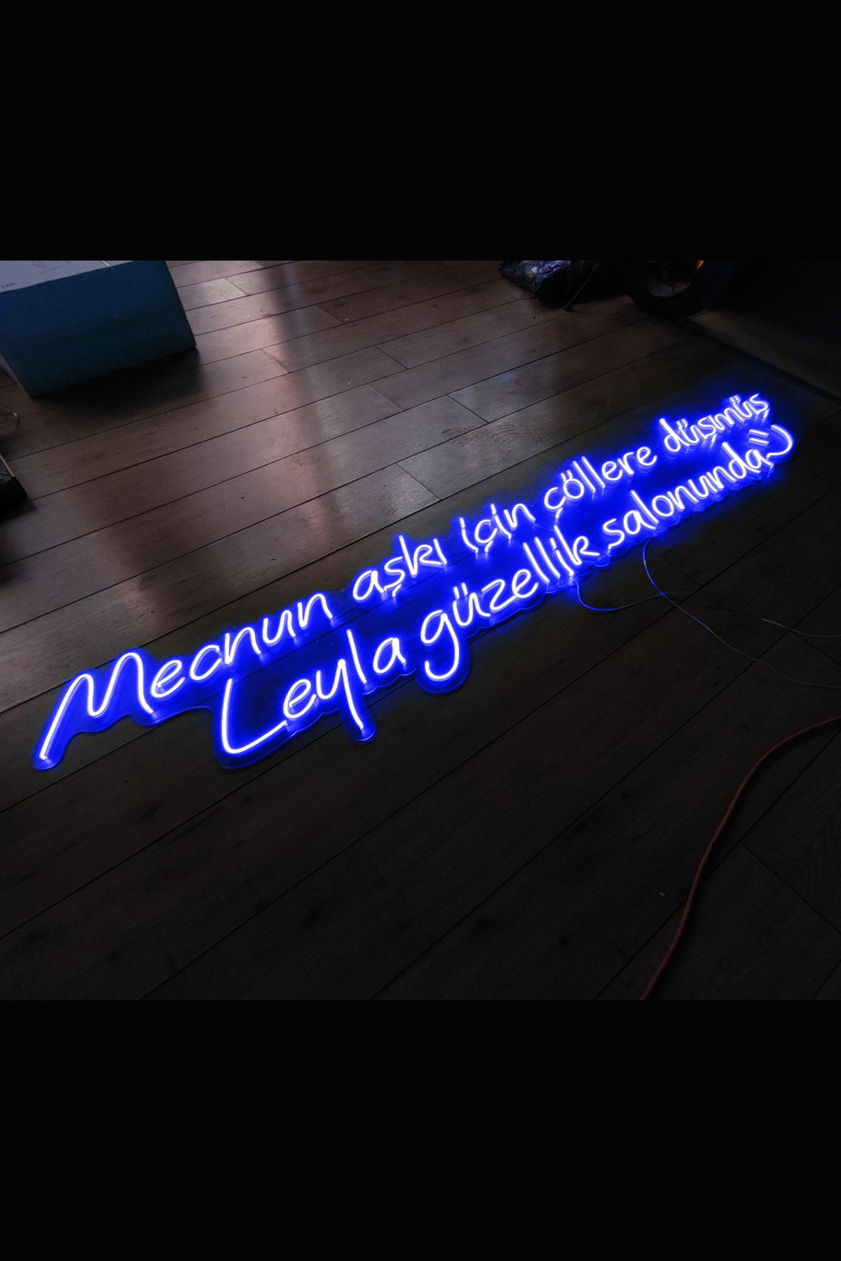 Işıklı Mecnun Aşkı İçin Çöllere Düşmüş Leyla: Neon LED Tabela Duvar Dekorasyon Ürünü 