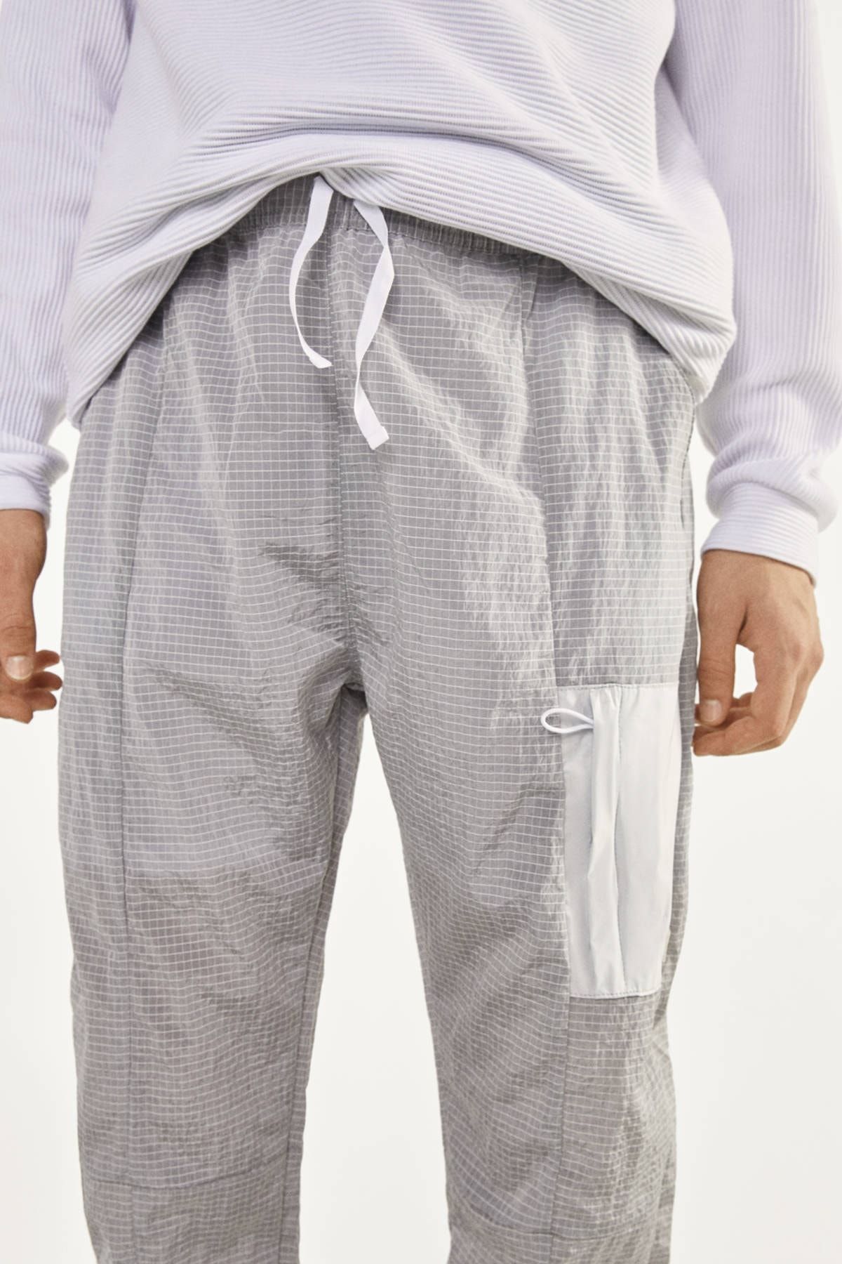 Bershka Erkek Gri Reflektor Cepli Jogging Fit Pantolon 00336665 Trendyol