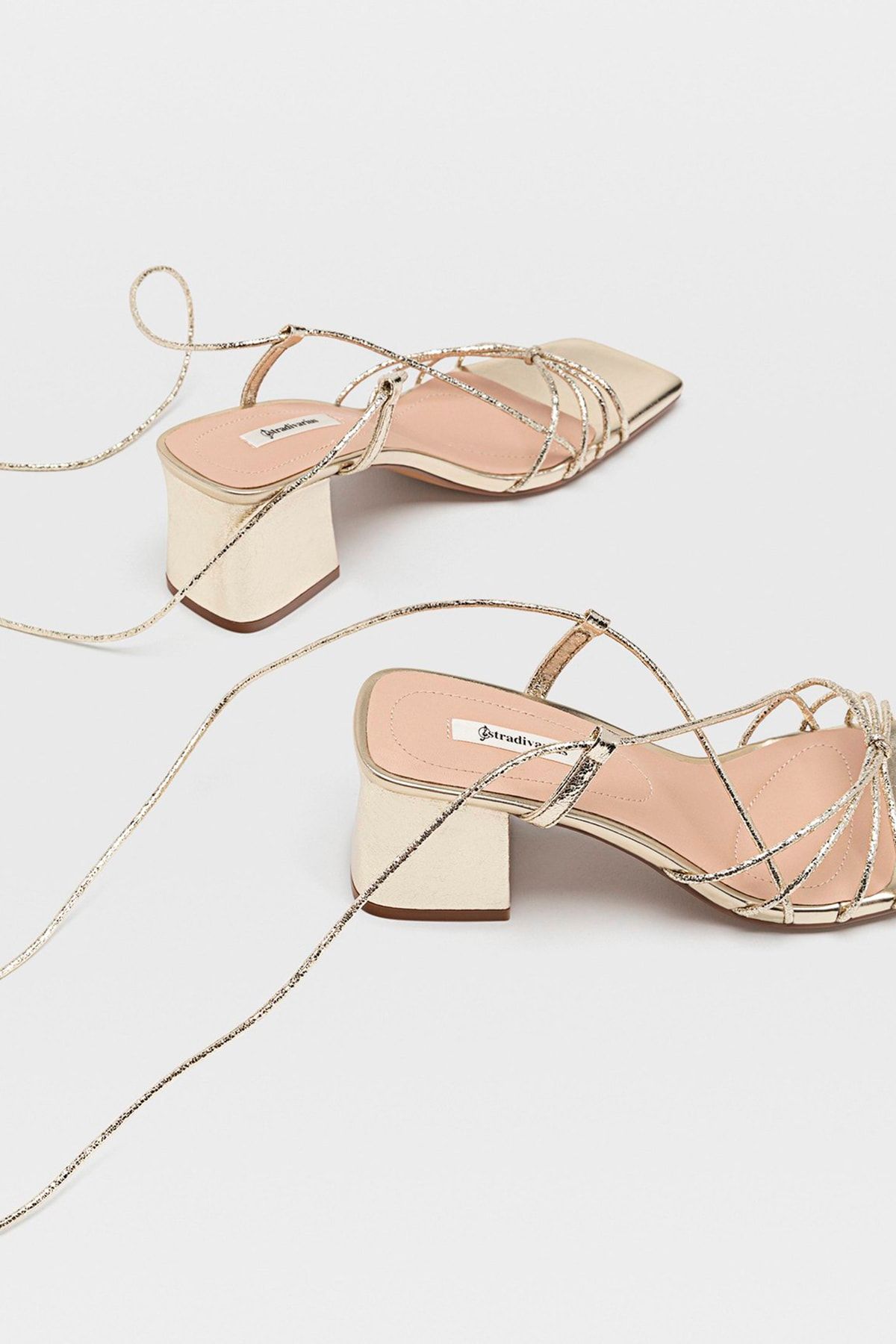 Stradivarius Kadin Altin Rengi Ince Bantli Yuksek Topuklu Sandalet 19203570 Trendyol