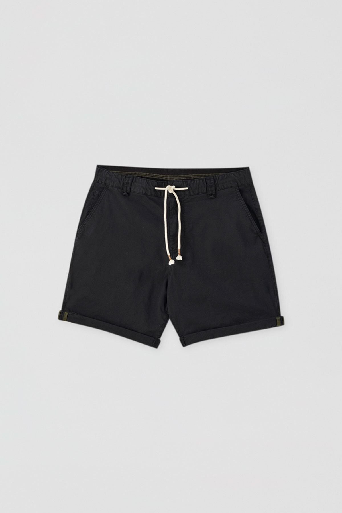 Pull Bear Erkek Siyah Kumas Boyali Basic Bermuda 05690504 Trendyol