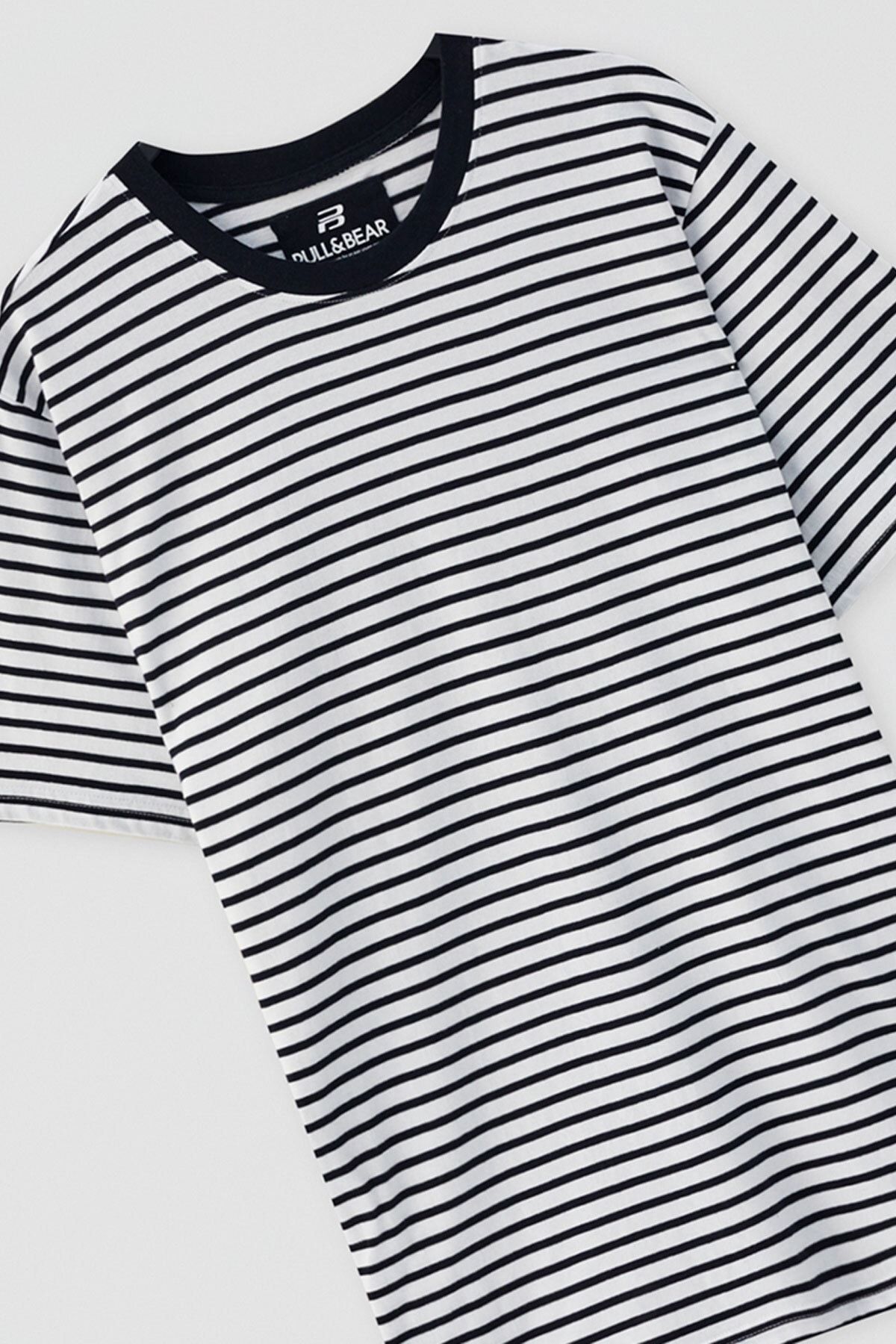 Pull Bear Erkek Lacivert Yatay Cizgili Kisa Kollu T Shirt 05234555 Trendyol