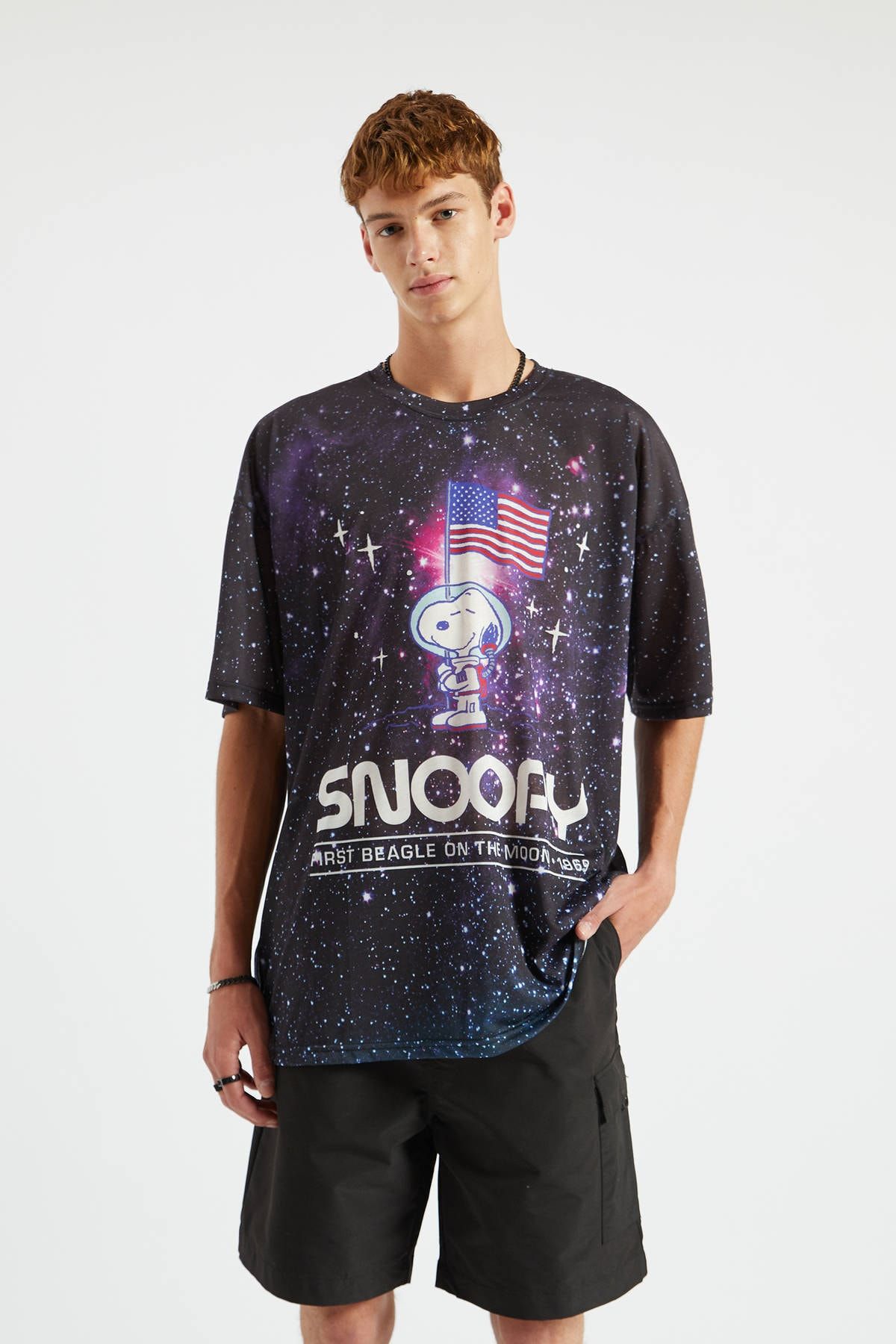 Pull Bear Erkek Siyah Snoopy Ay Desenli T Shirt 09247558 Trendyol