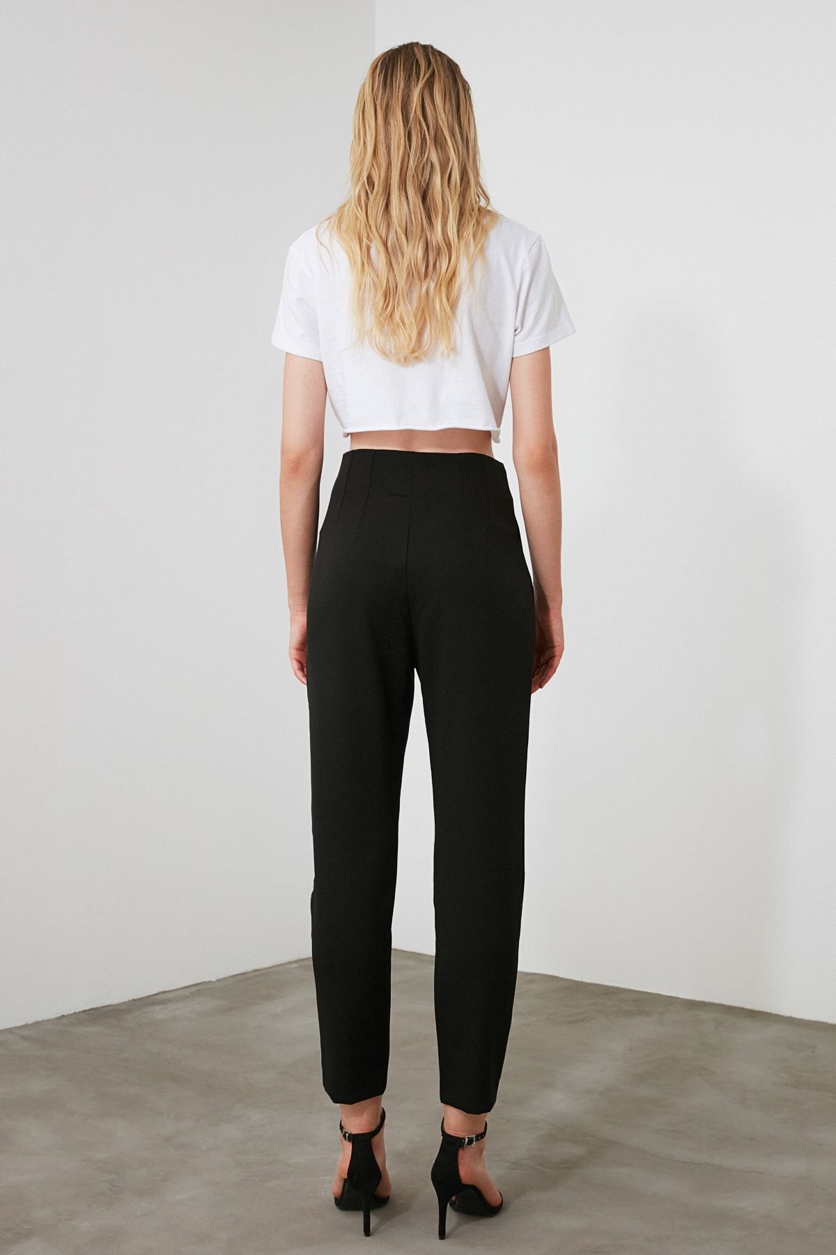 Trendyol Collection-Schwarze, knöchellange, gewebte Stoffhose mit Zigarettenform und hoher Taille TWOSS20PL0515 21