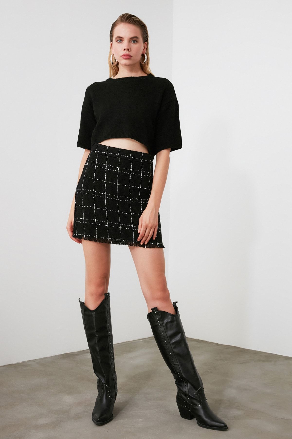 Trendyol Collection-Schwarzer Minirock mit Tweedstoff - Quastendetail, gerade geschnittener Bleistiftrock TWOAW21ET0026 7