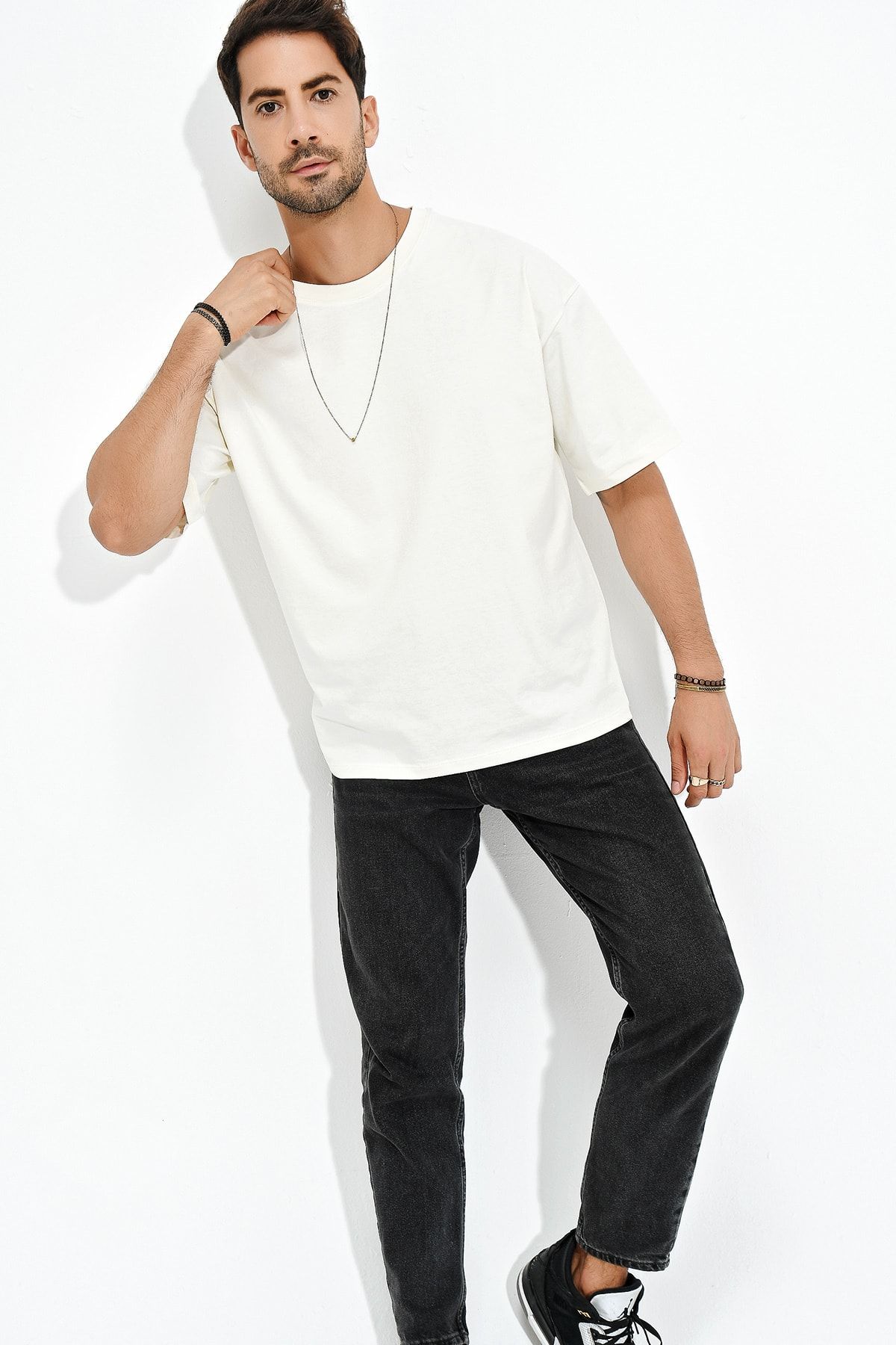 Chuba Erkek Ekru Baskili Desen Bisiklet Yaka Oversize T Shirt Trendyol