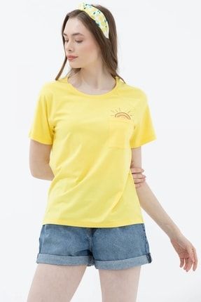 Kadın Sarı Cebi Nakış Detaylı T-Shirt 21Y2231-75603.0001-R1600