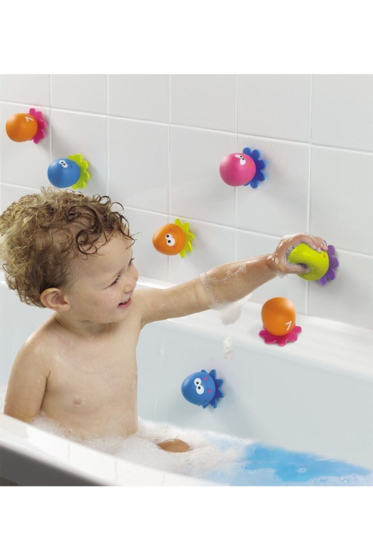 Игра ребенок в ванне. Tomy Осьминожки. Игрушки в ванную для детей. Игрушка для купания в ванной. Интересные игрушки для ванной.