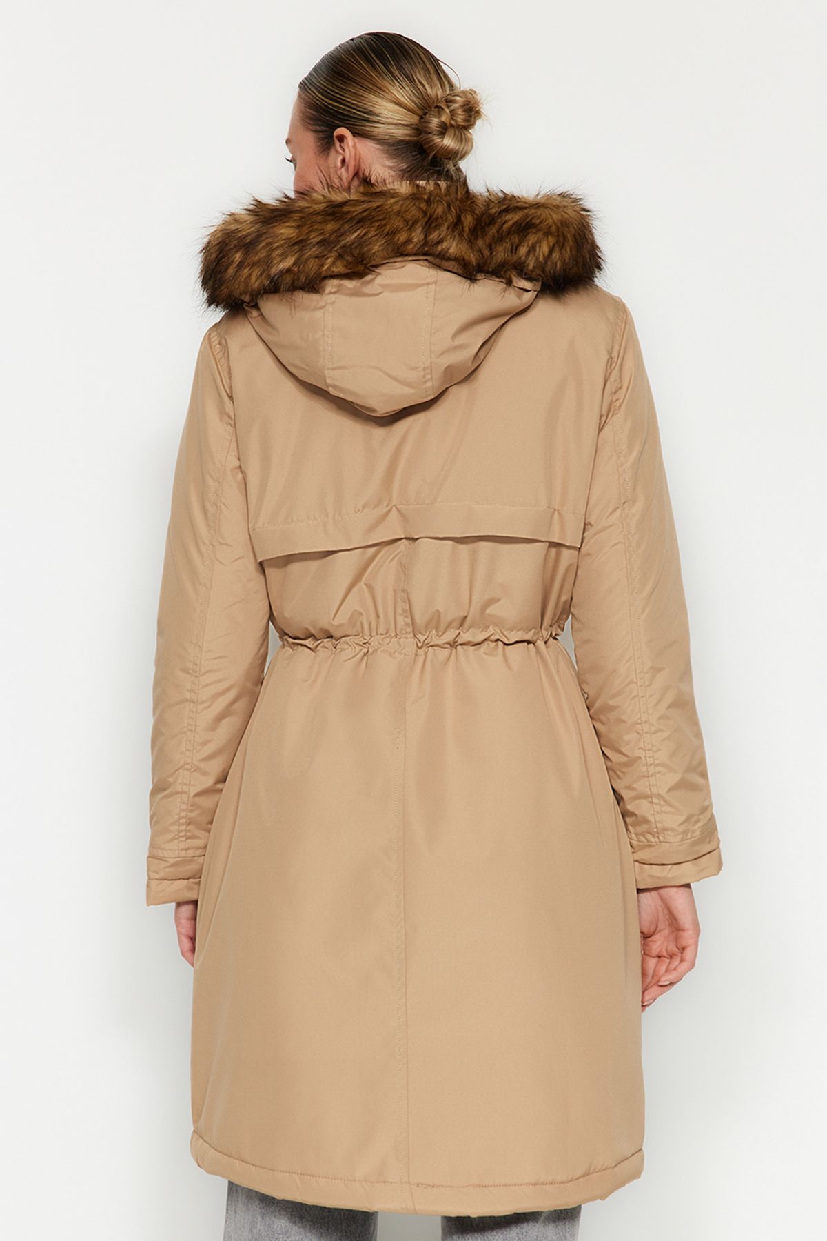 Trendyol Collection-Beiger, wasserabweisender, langer Parka mit Fellkapuze TWOAW24KB00111 5