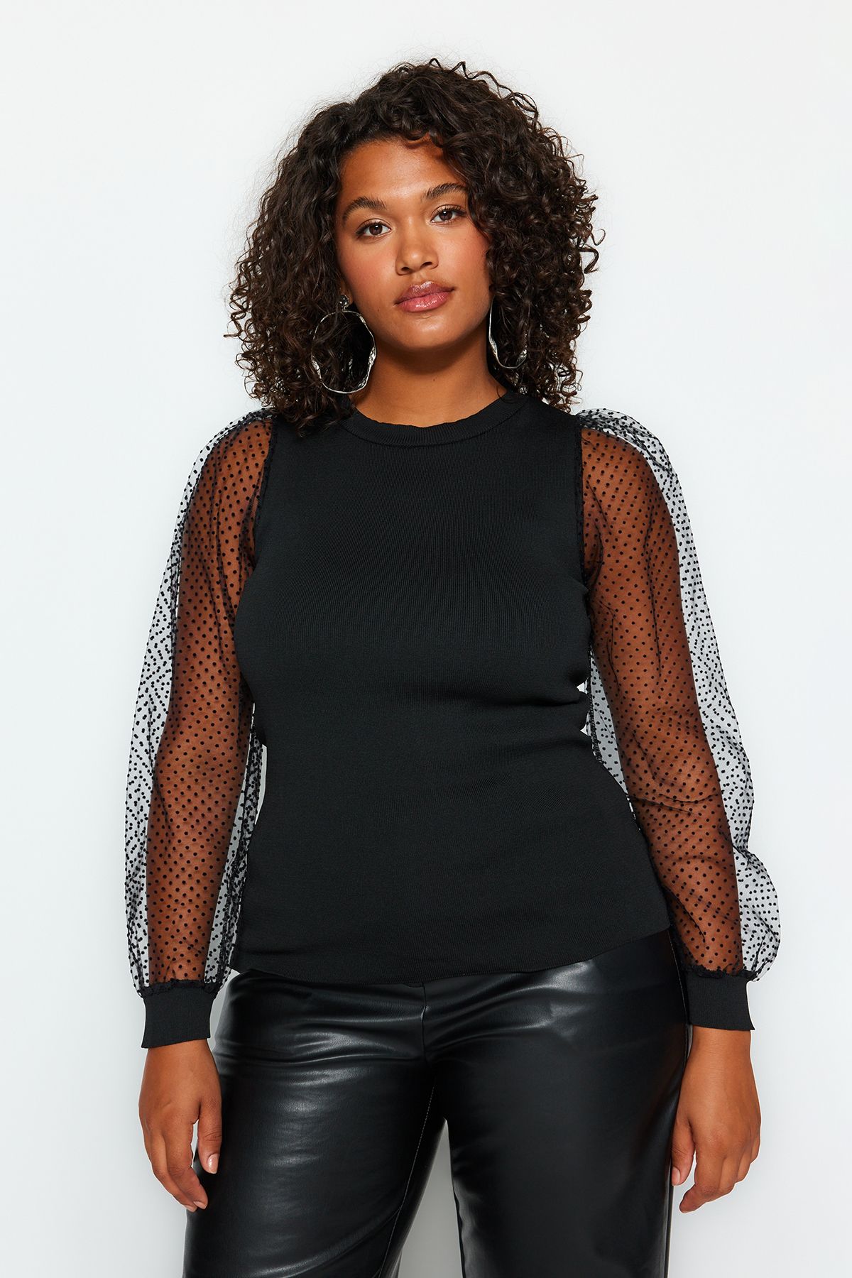 Trendyol Curve Czarny Sweter Z Tiulowymi Rękawami I Szczegółowymi Dzianinami Kobieta - 4XL