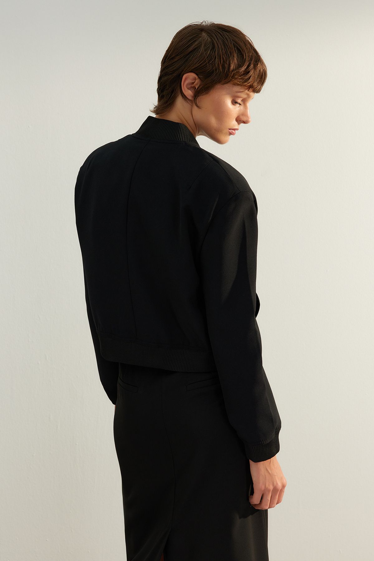 Kolekcia Trendyol-Čierna prémiová bunda Bomber Crop Woven Jacket Twoaw24Ce00047 8