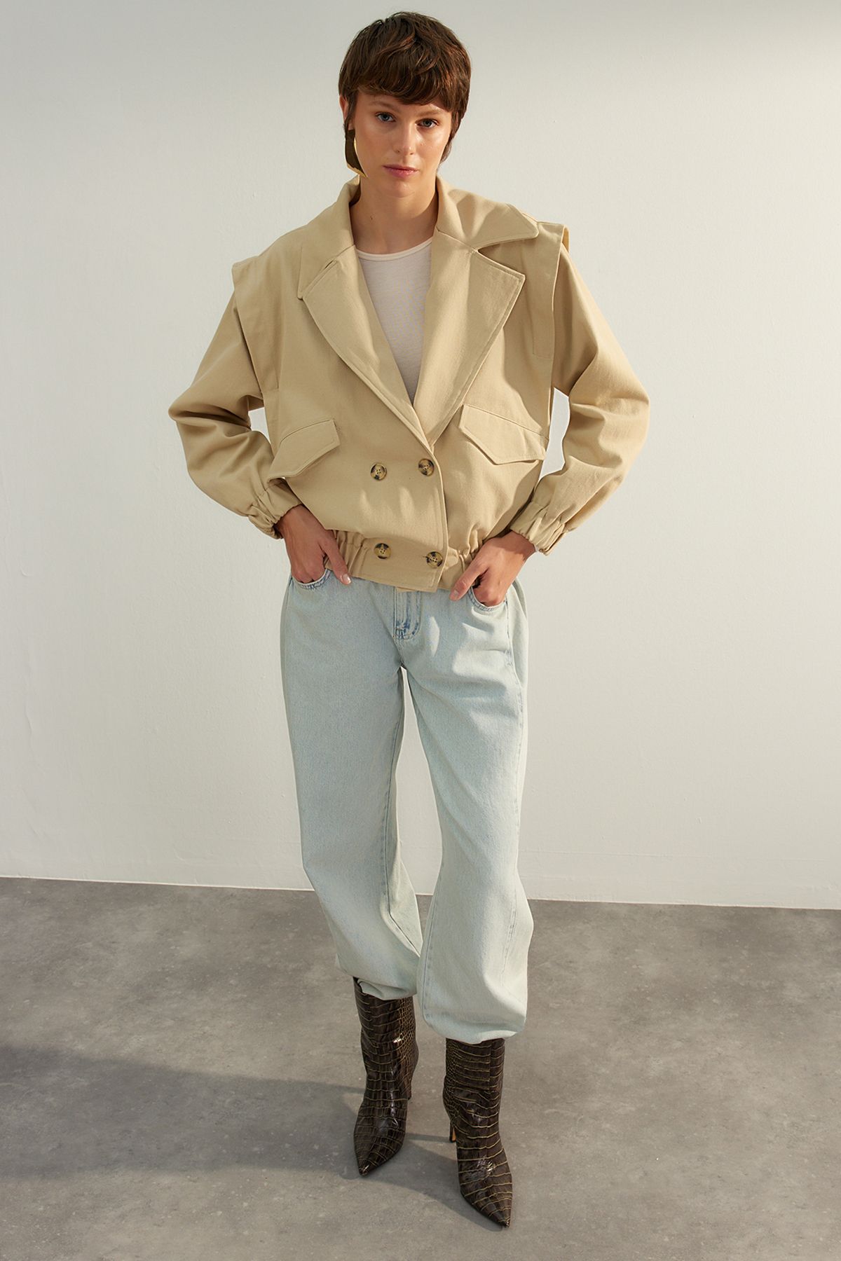 Trendyol Collection Beżowa, Oversize'owa, Wodoodporna Kurtka Typu Oversize Kobieta - XS
