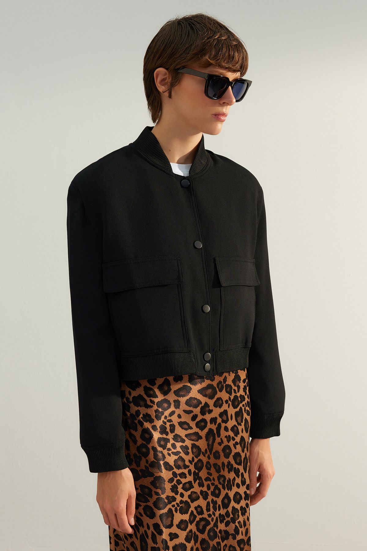 Kolekcia Trendyol-Čierna prémiová bunda Bomber Crop Woven Jacket Twoaw24Ce00047 3