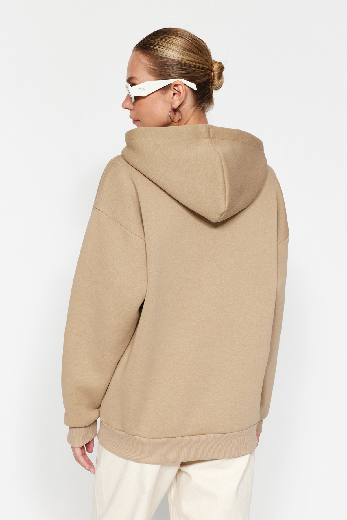 Trendyolmilla  Vizon Kalın İçi Polarlı Oversize/Geniş Kalıp Kapüşonlu Basic Örme Sweatshirt TWOAW24SW00103 - Görsel 7