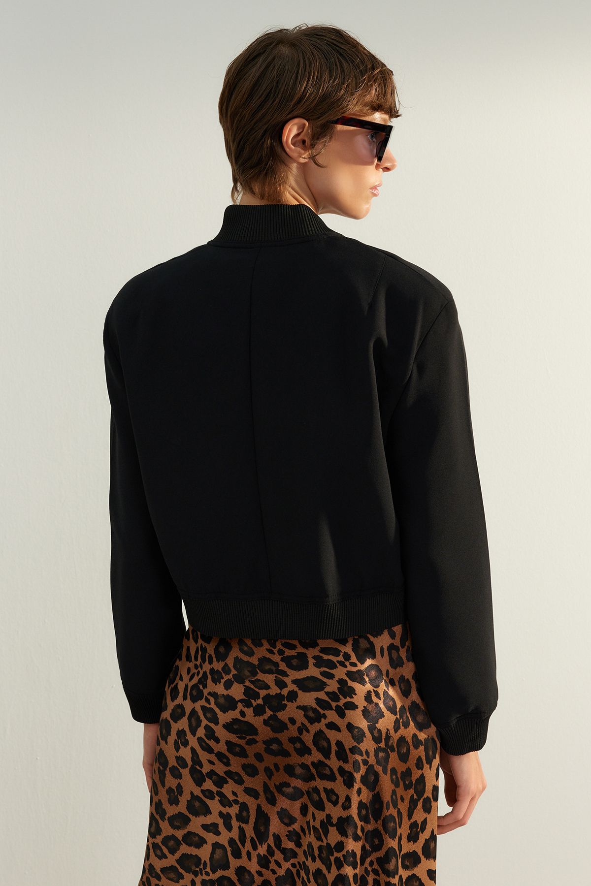 Kolekcia Trendyol-Čierna prémiová bunda Bomber Crop Woven Jacket Twoaw24Ce00047 12