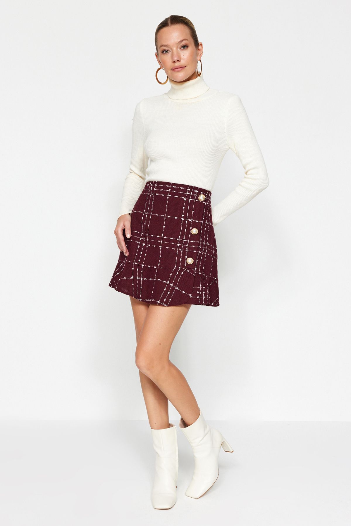 Trendyol Collection-Burgunderroter geknöpfter Tweed-Stoffrock mit Volantspitze und Mini-Webrock TWOAW22ET0155 2