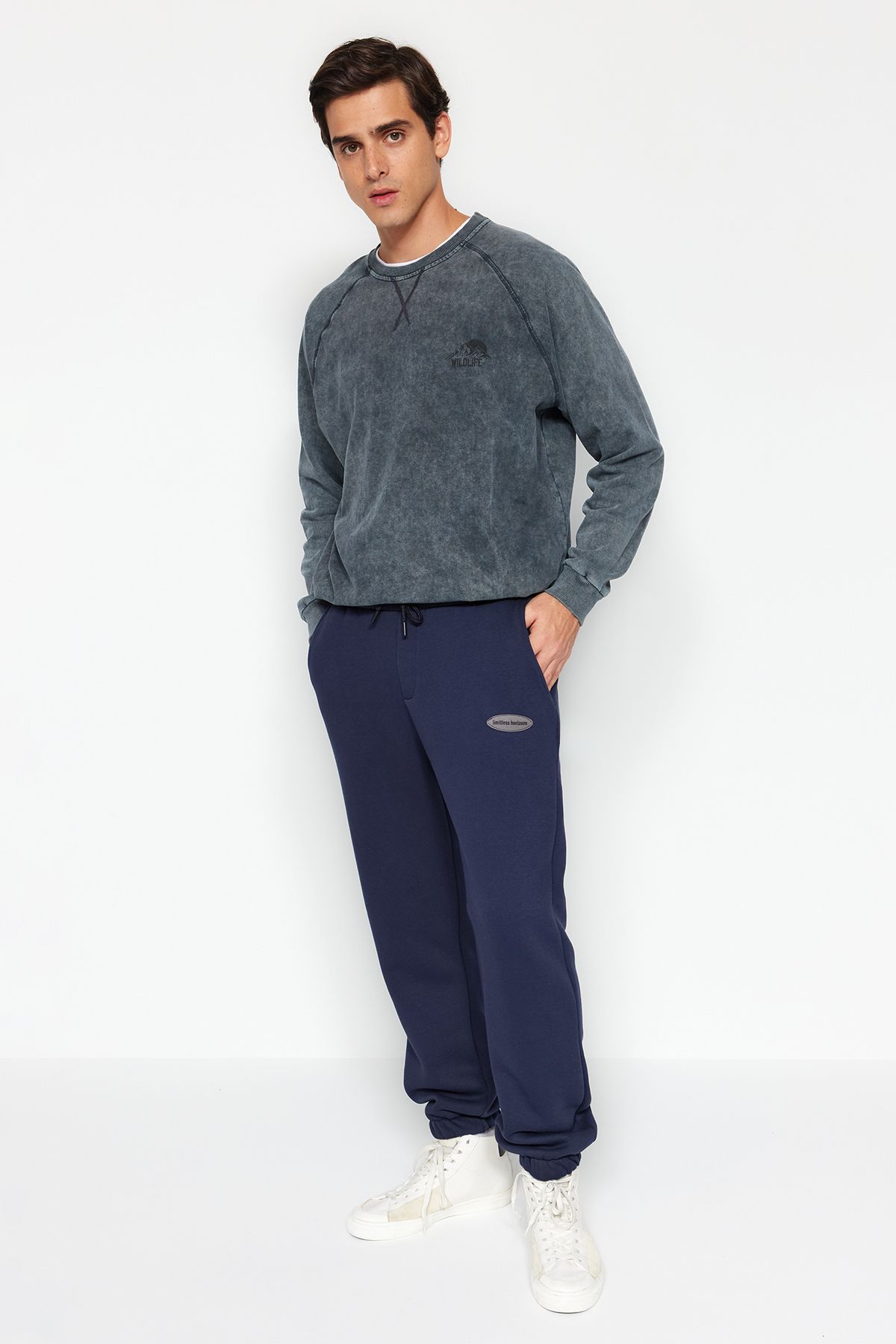 Trendyol Collection-Marineblaue Oversize-Jogger-Jogginghose – Handytasche, mit Etikett TMNAW24EA00015 4