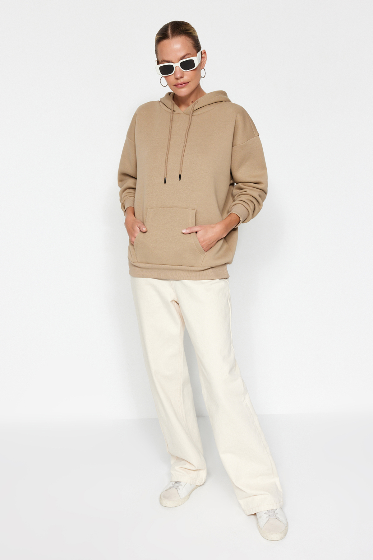 Trendyolmilla  Vizon Kalın İçi Polarlı Oversize/Geniş Kalıp Kapüşonlu Basic Örme Sweatshirt TWOAW24SW00103 - Görsel 4