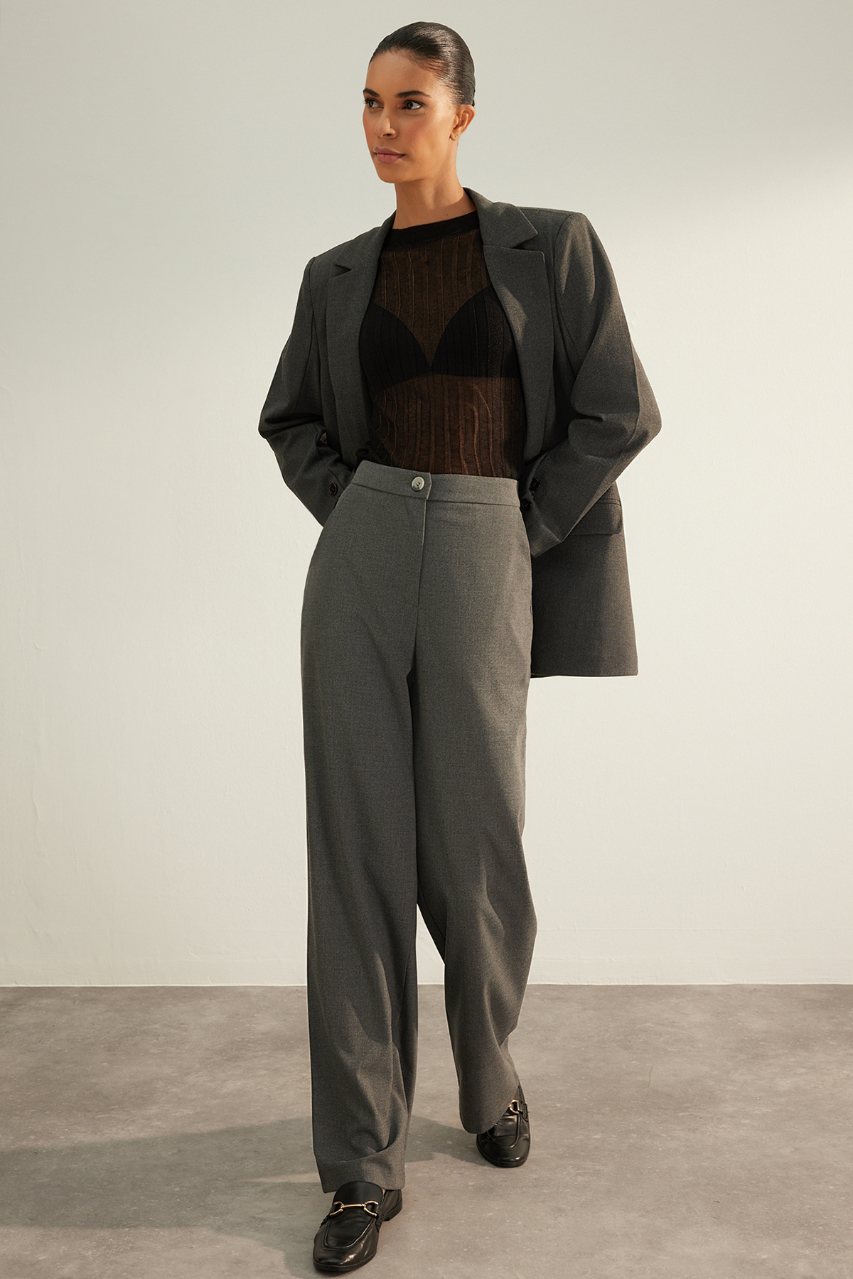 Trendyolmilla  Antrasit Premium Kalite Wide Leg/Geniş Paça Dokuma Kumaş Pantolon TWOAW24PL00227 - Görsel 3